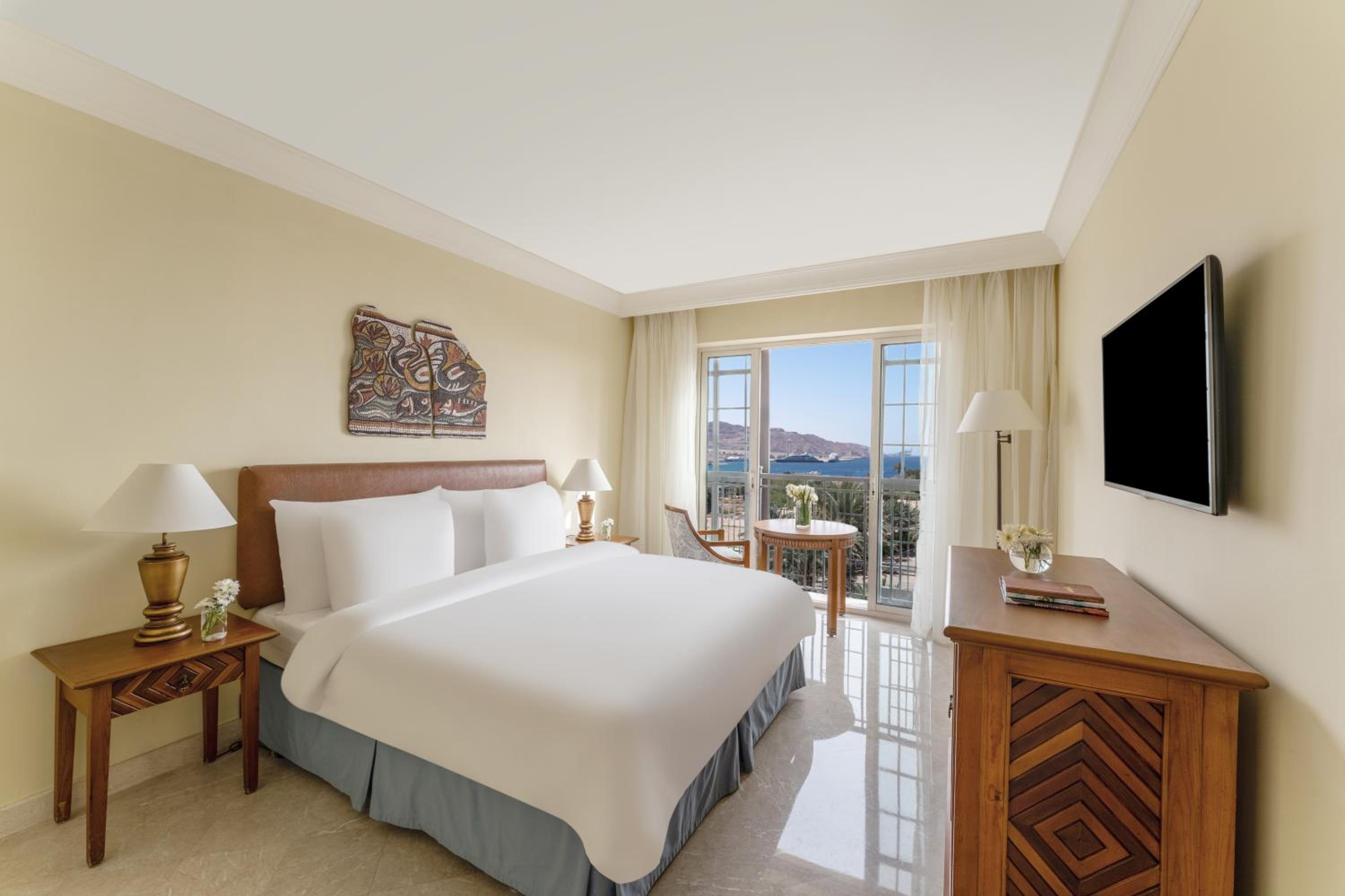 Superior King Room with Sea View - Photo 5