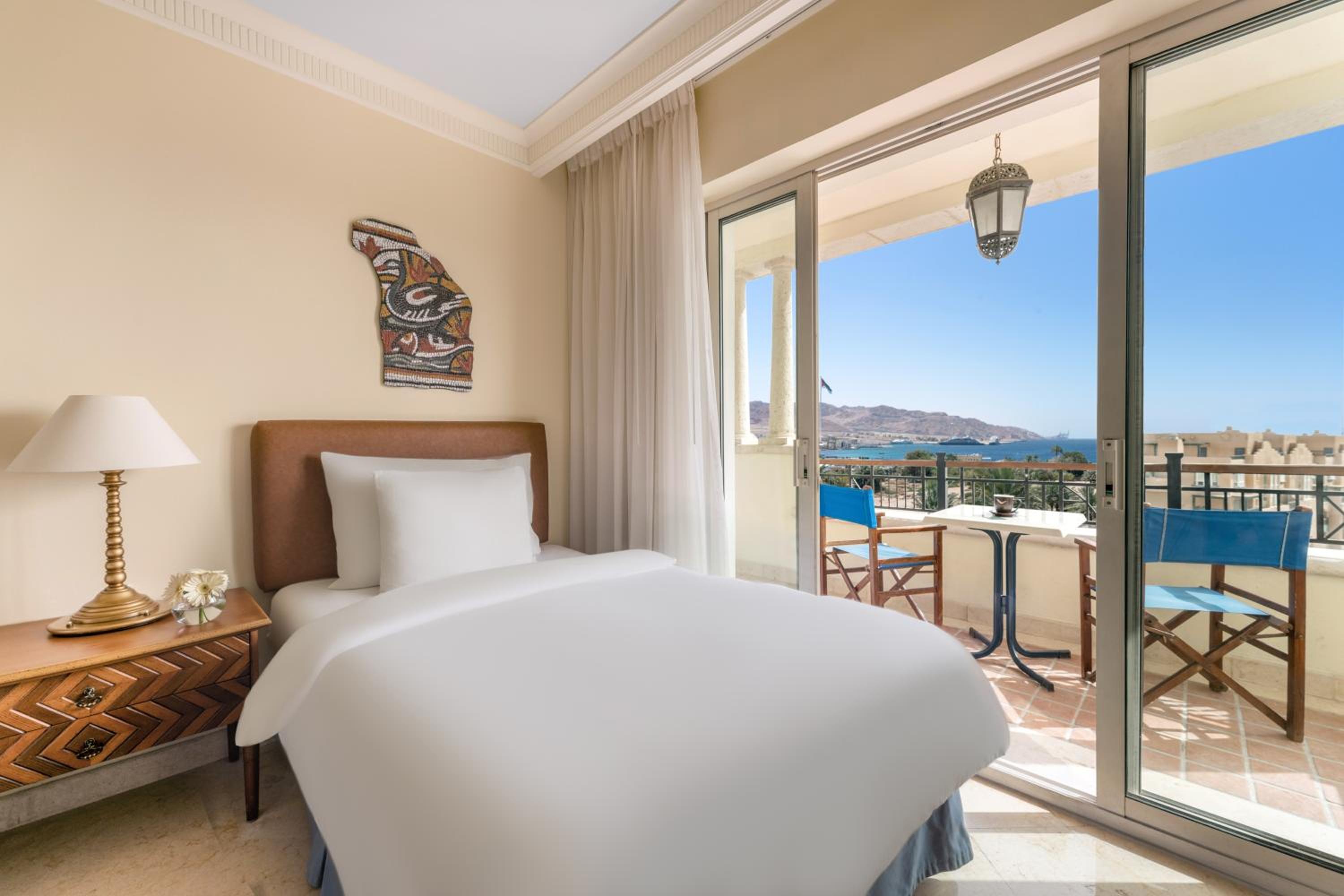 Superior Twin Room with Seaview - Photo 8