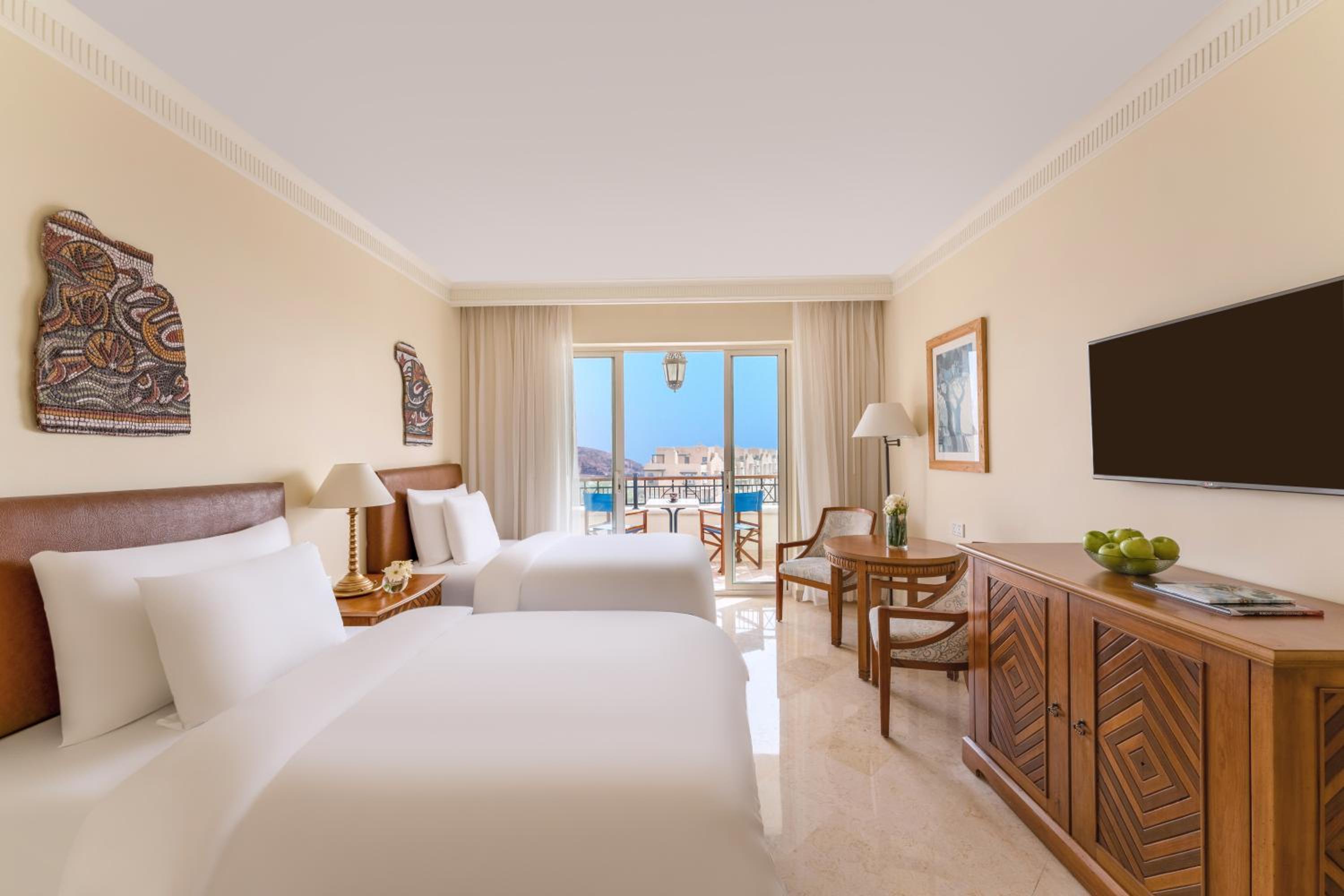 Superior Twin Room with Seaview - Photo 3