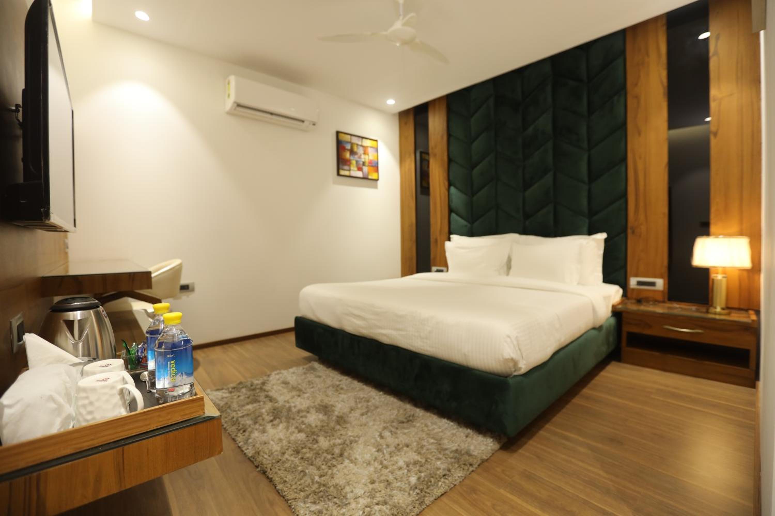 Superior King Room photo 2