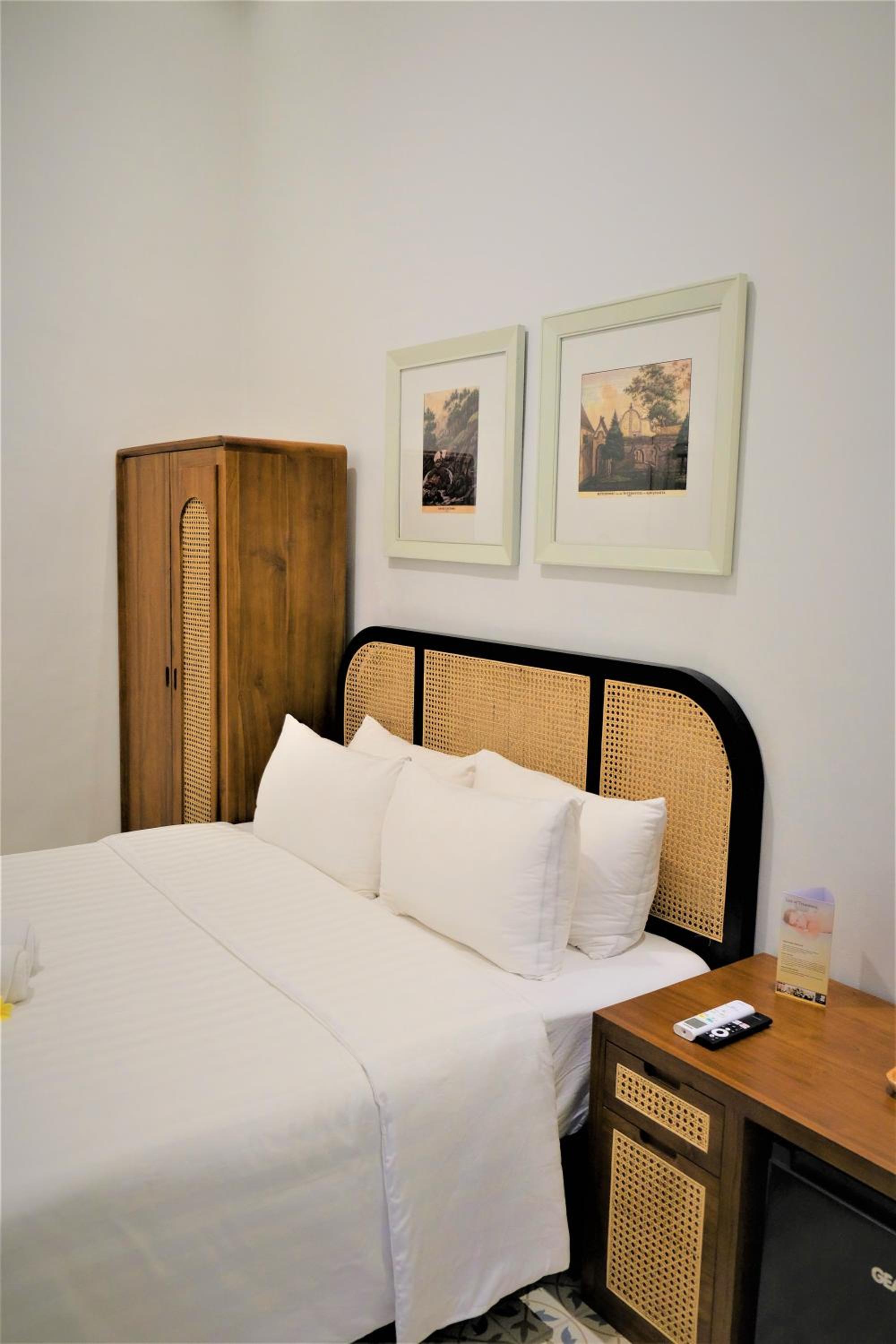 Deluxe Double Room (2 Adults + 1 Child) - Photo 4