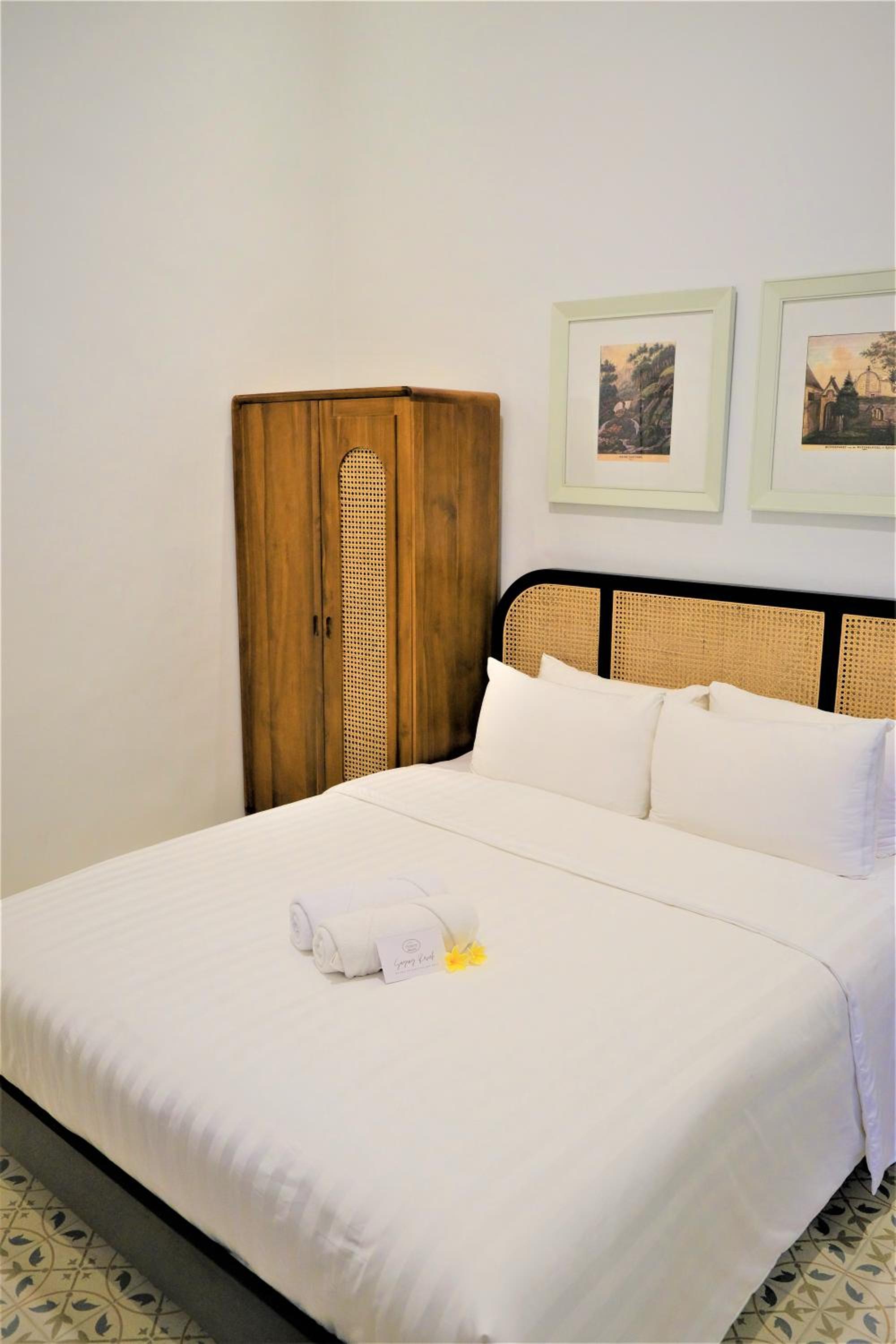 Deluxe Double Room (2 Adults + 1 Child) - Photo 2