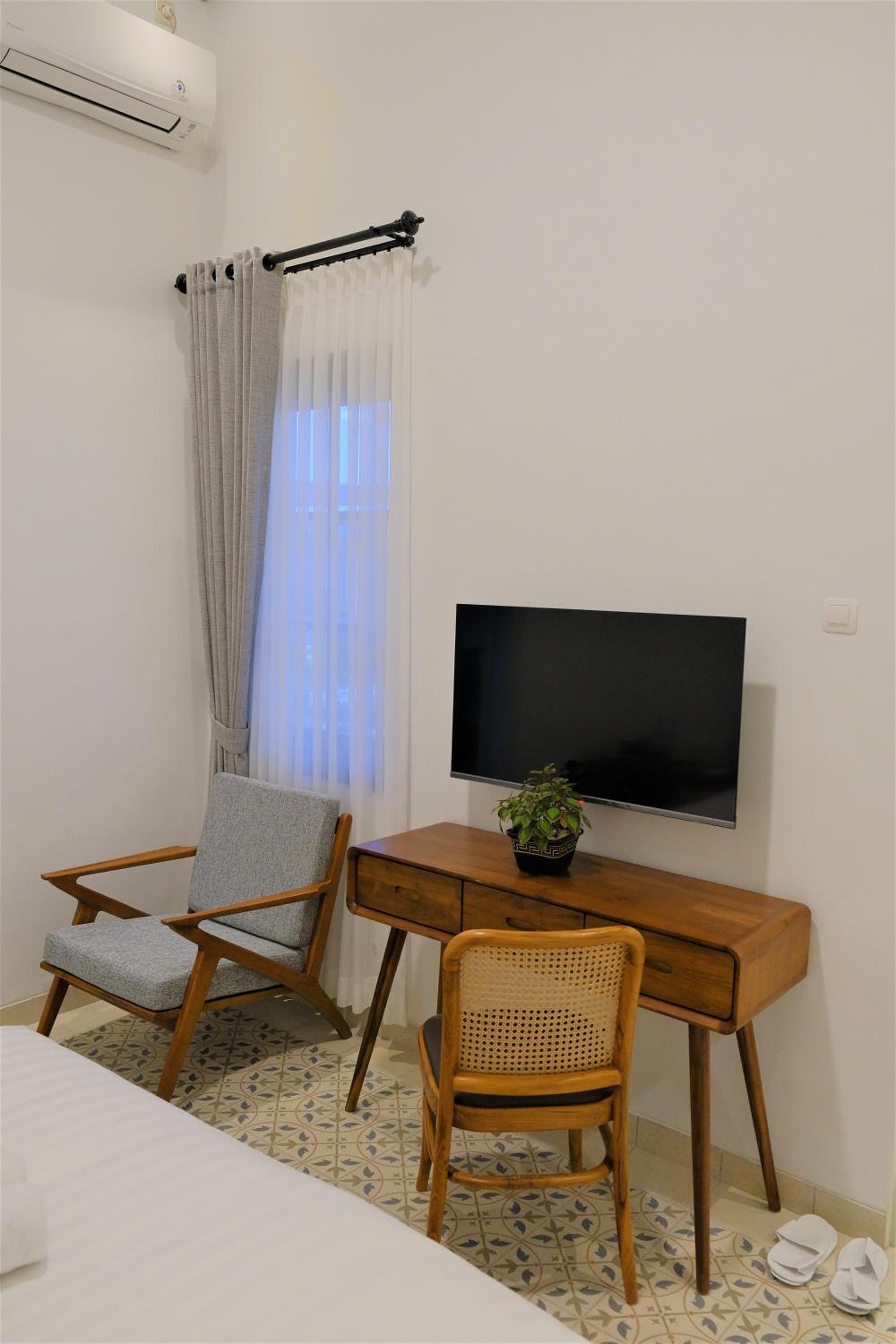 Deluxe Double Room (2 Adults + 1 Child) - Photo 10