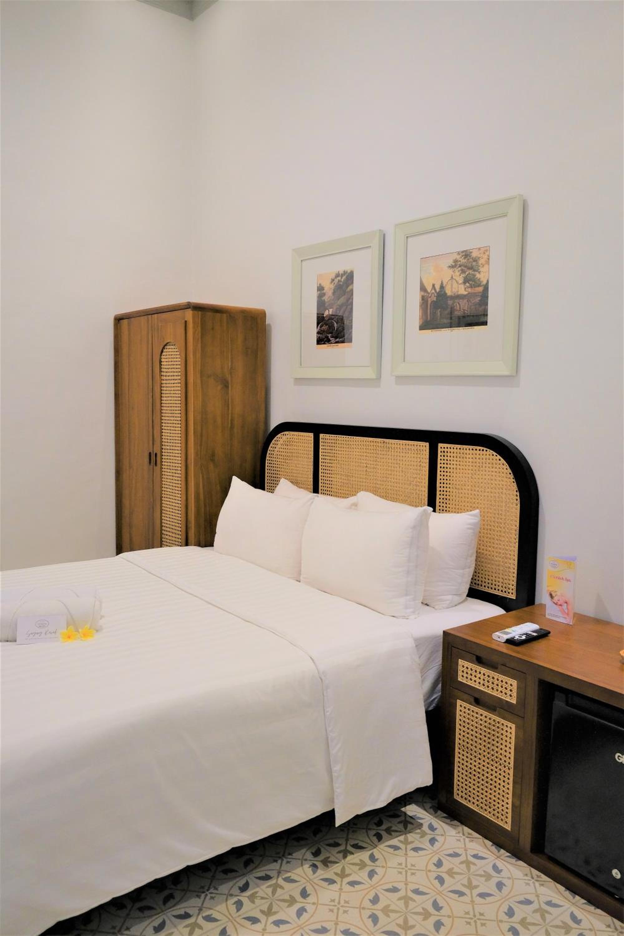 Deluxe Double Room (2 Adults + 1 Child) - Photo 9