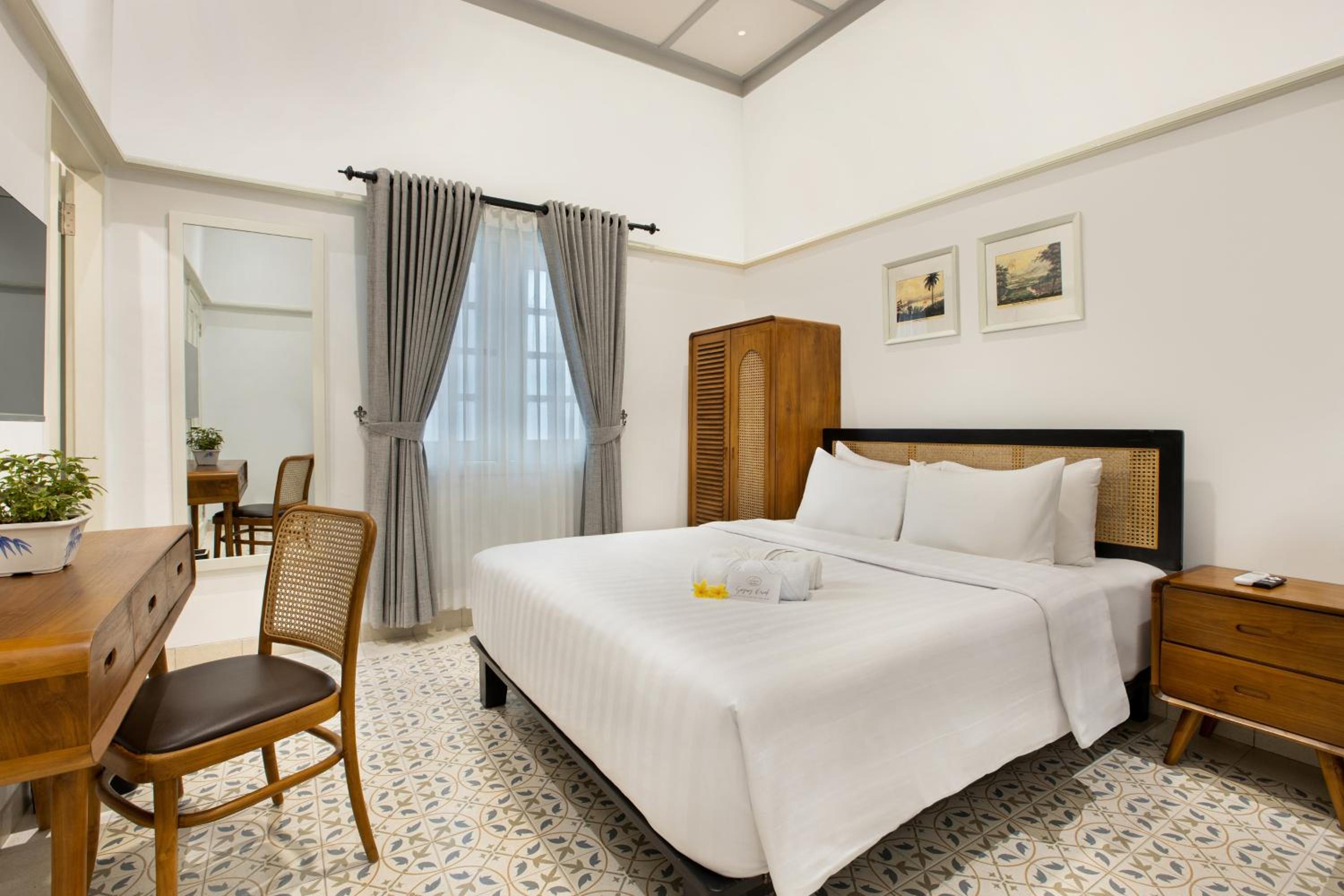 Deluxe Double Room (2 Adults + 1 Child) - Photo 13