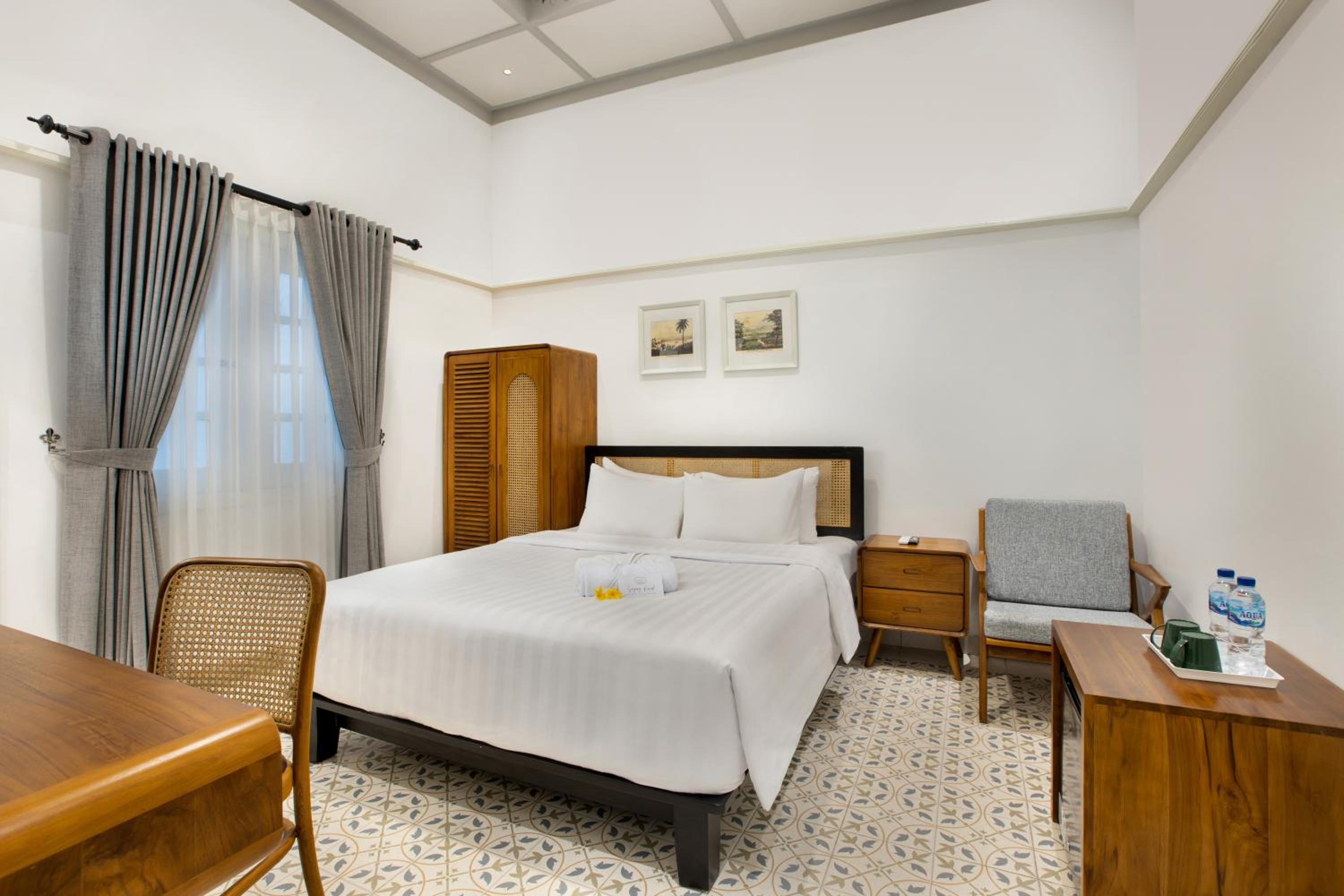 Deluxe Double Room (2 Adults + 1 Child) - Photo 15