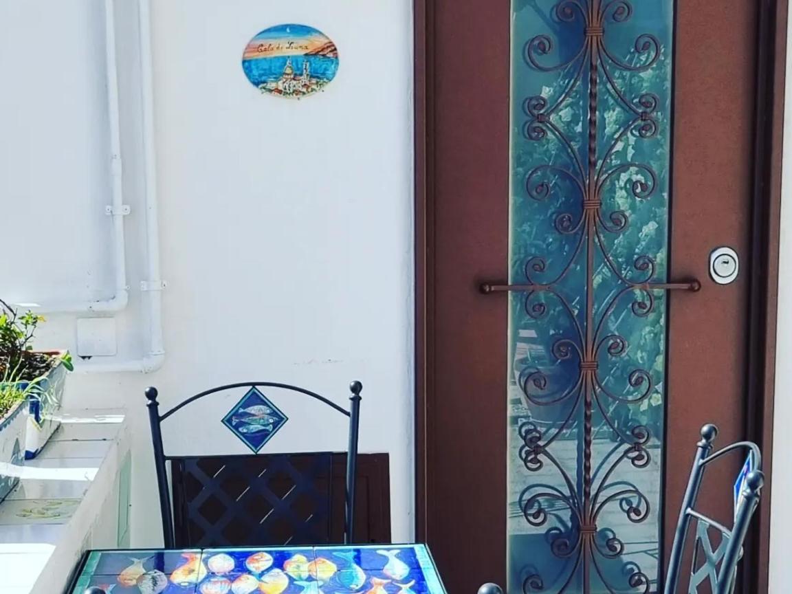 One-Bedroom House - Photo 2