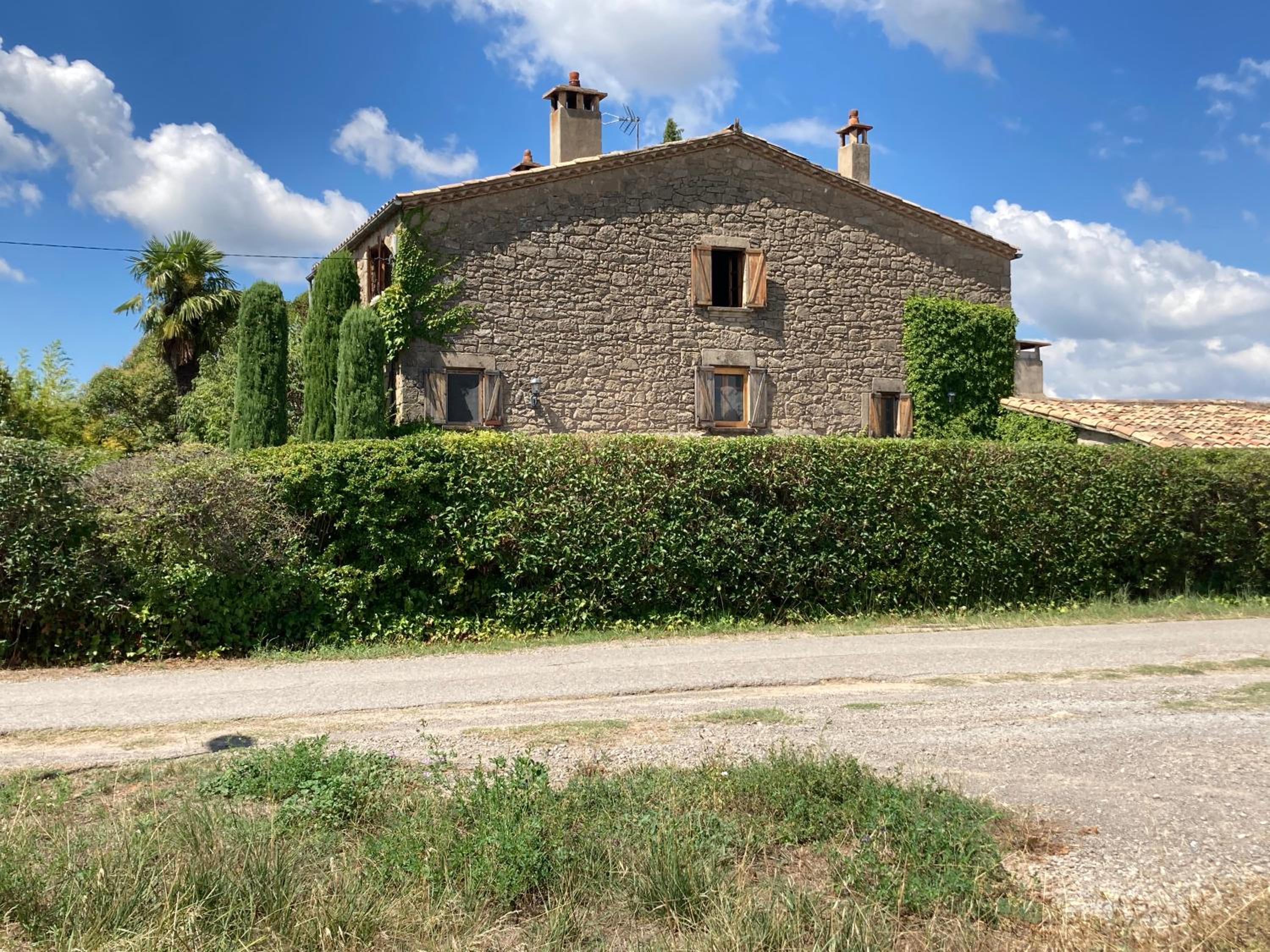 Six-Bedroom House photo 2