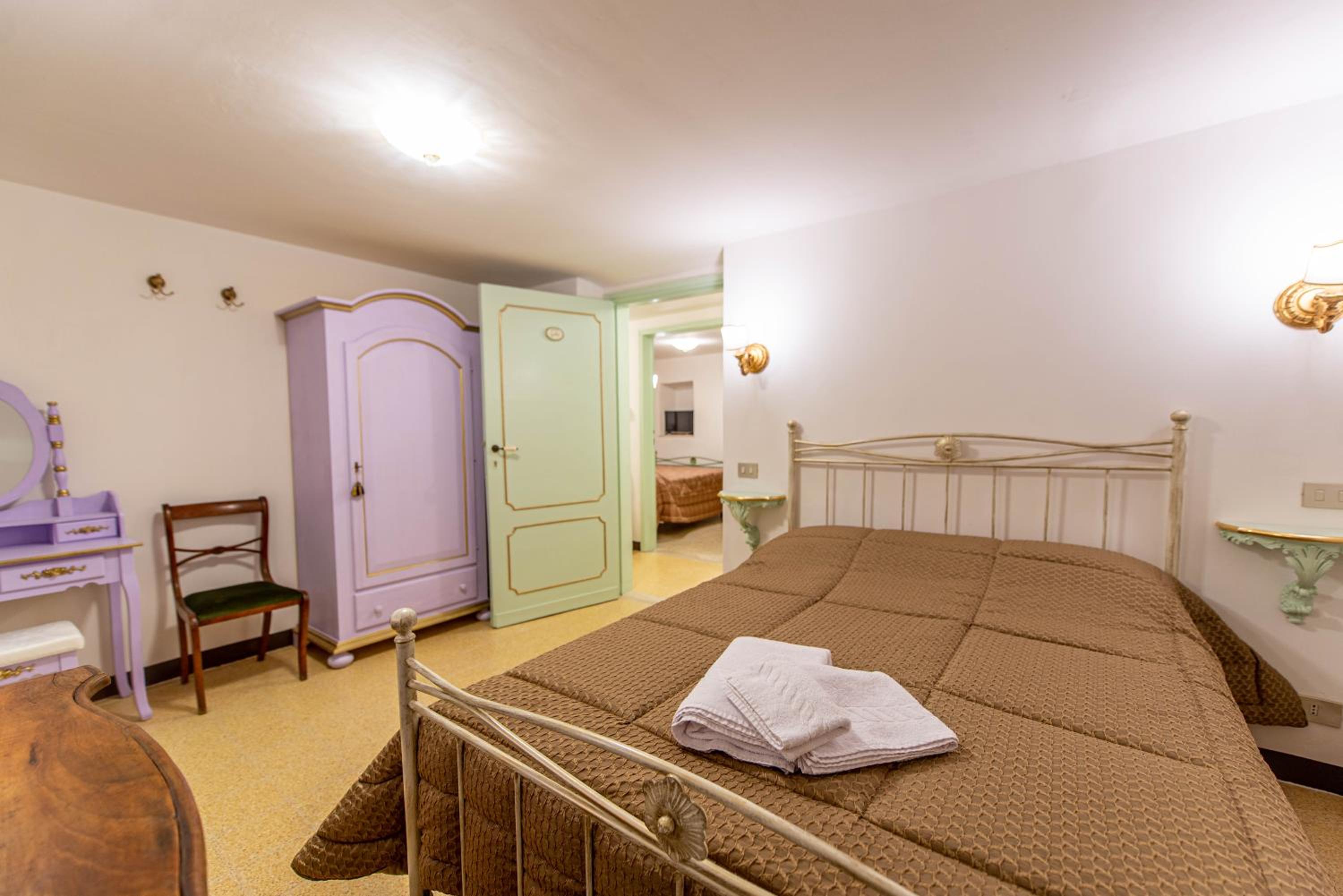 Double Room with Private Bathroom photo 2