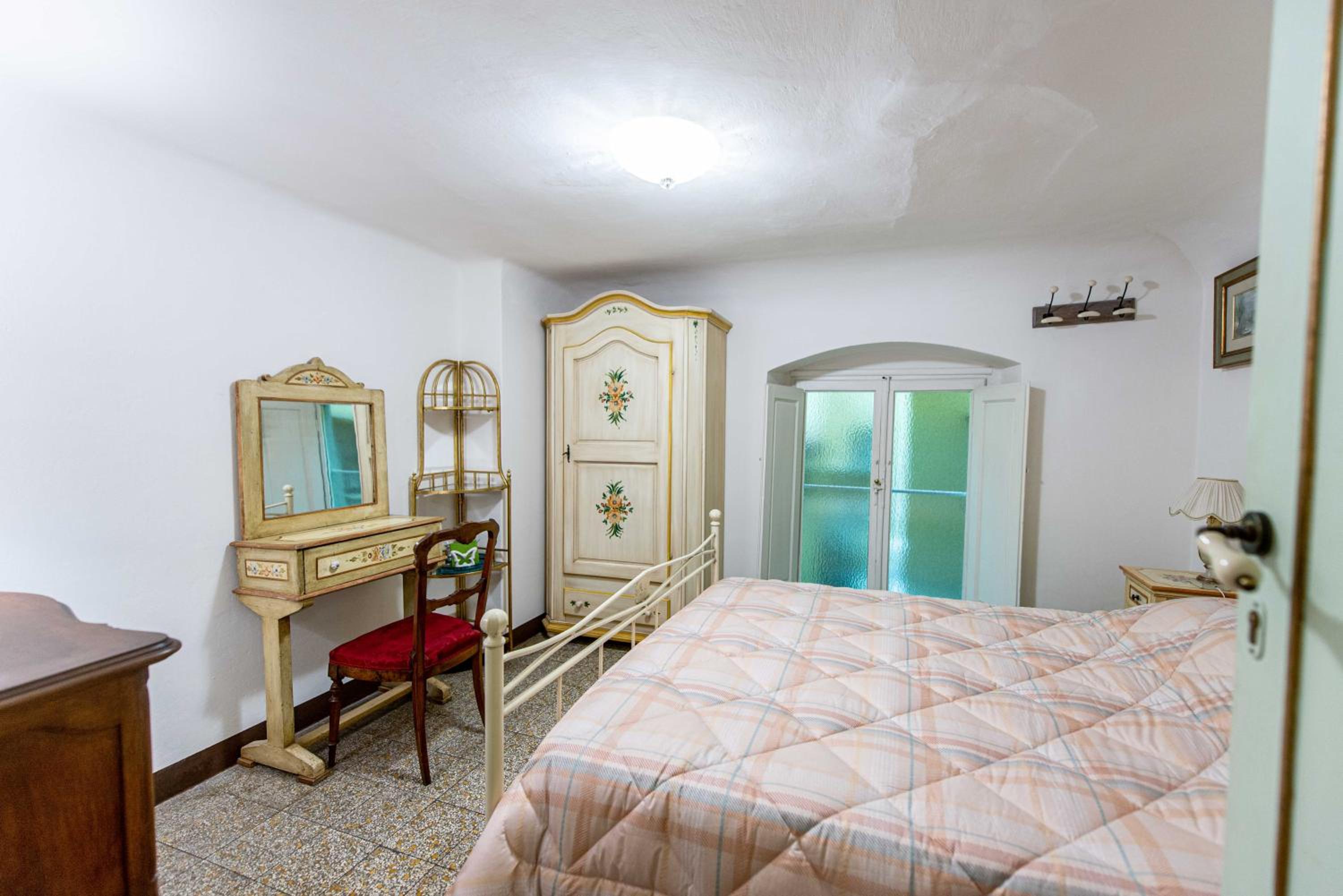 Double Room with Shared Bathroom photo 2