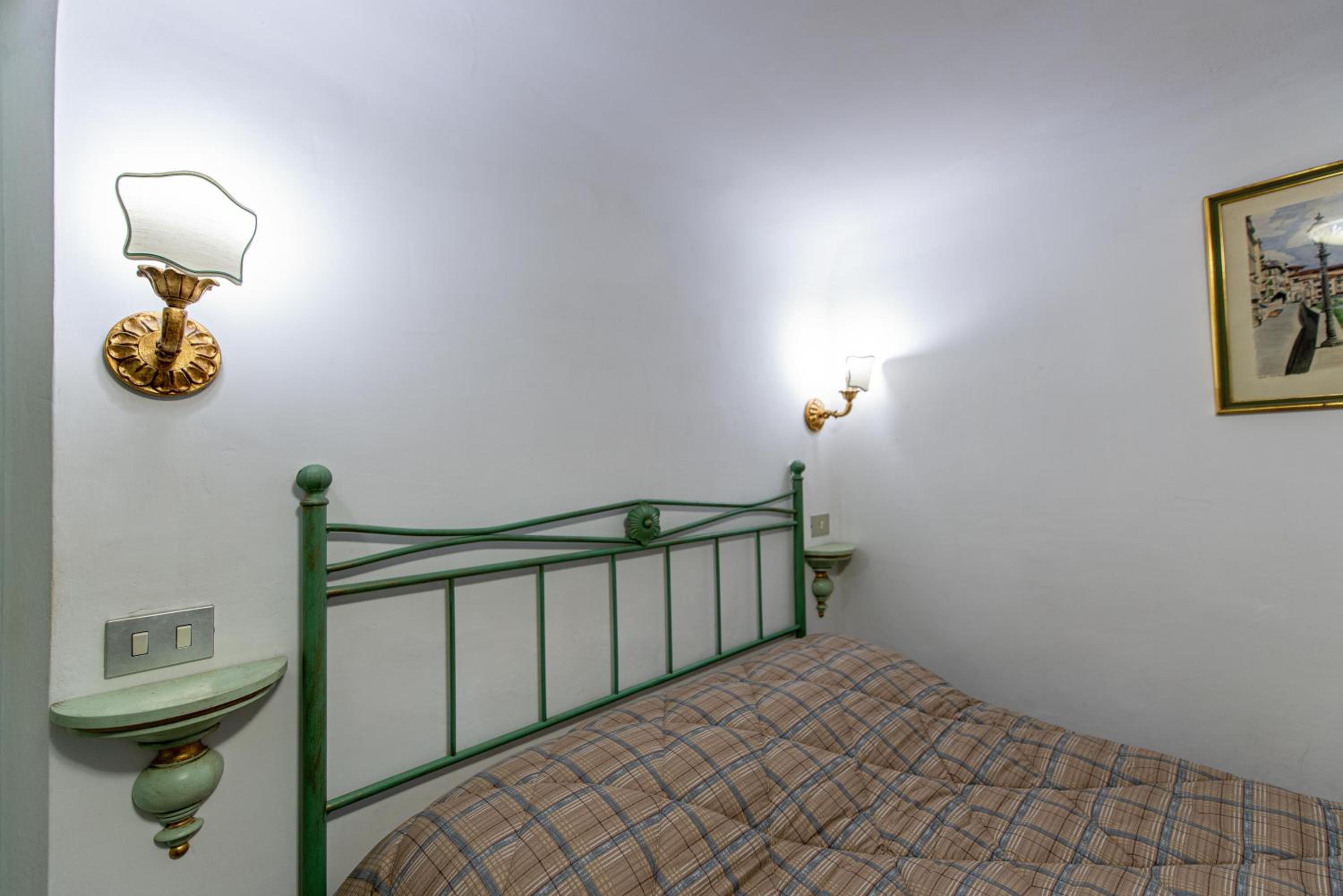 Double Room with Shared Bathroom photo 3