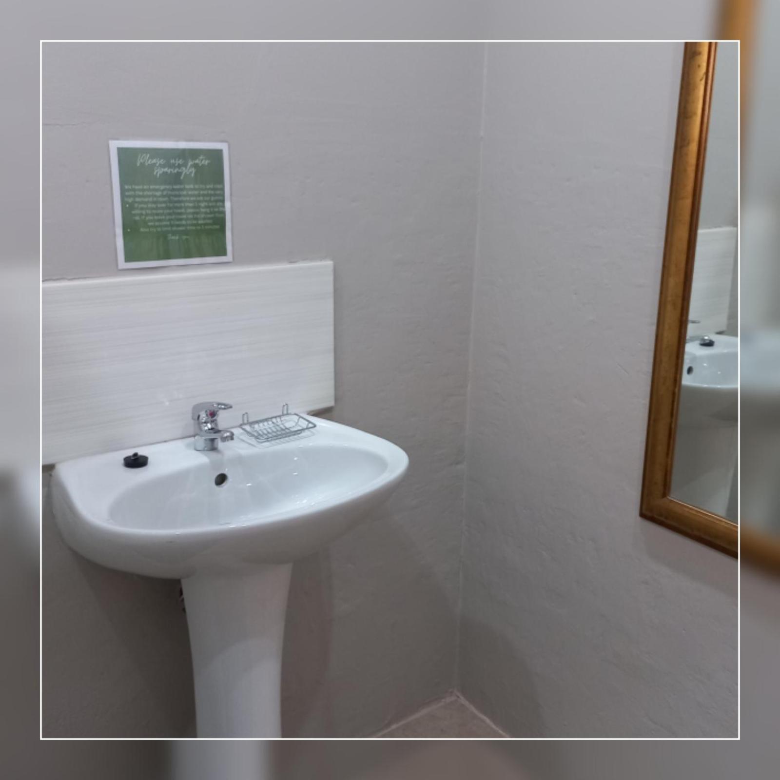 Double Room with Private Bathroom - Photo 7