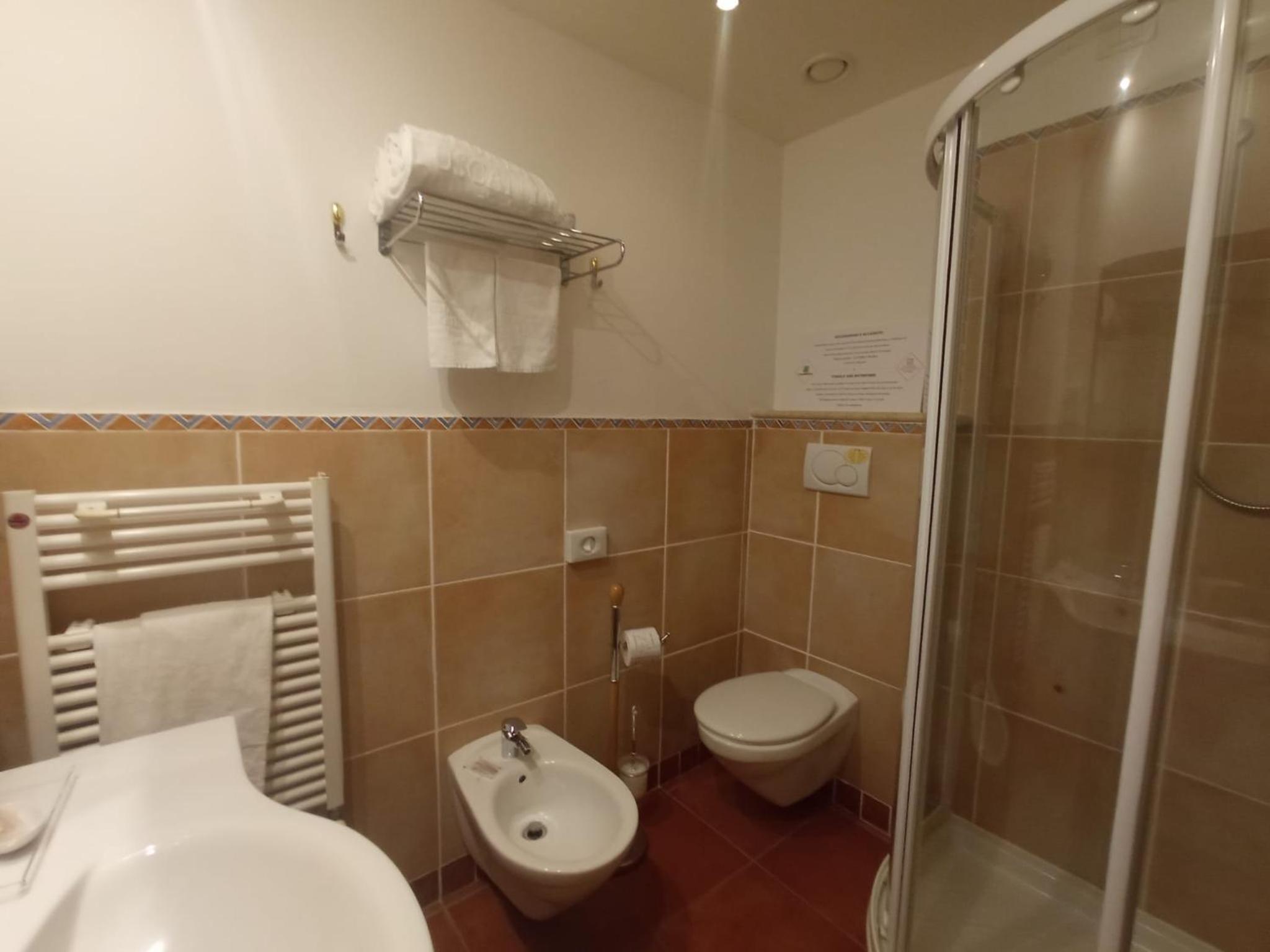Standard Double Room - Photo 20