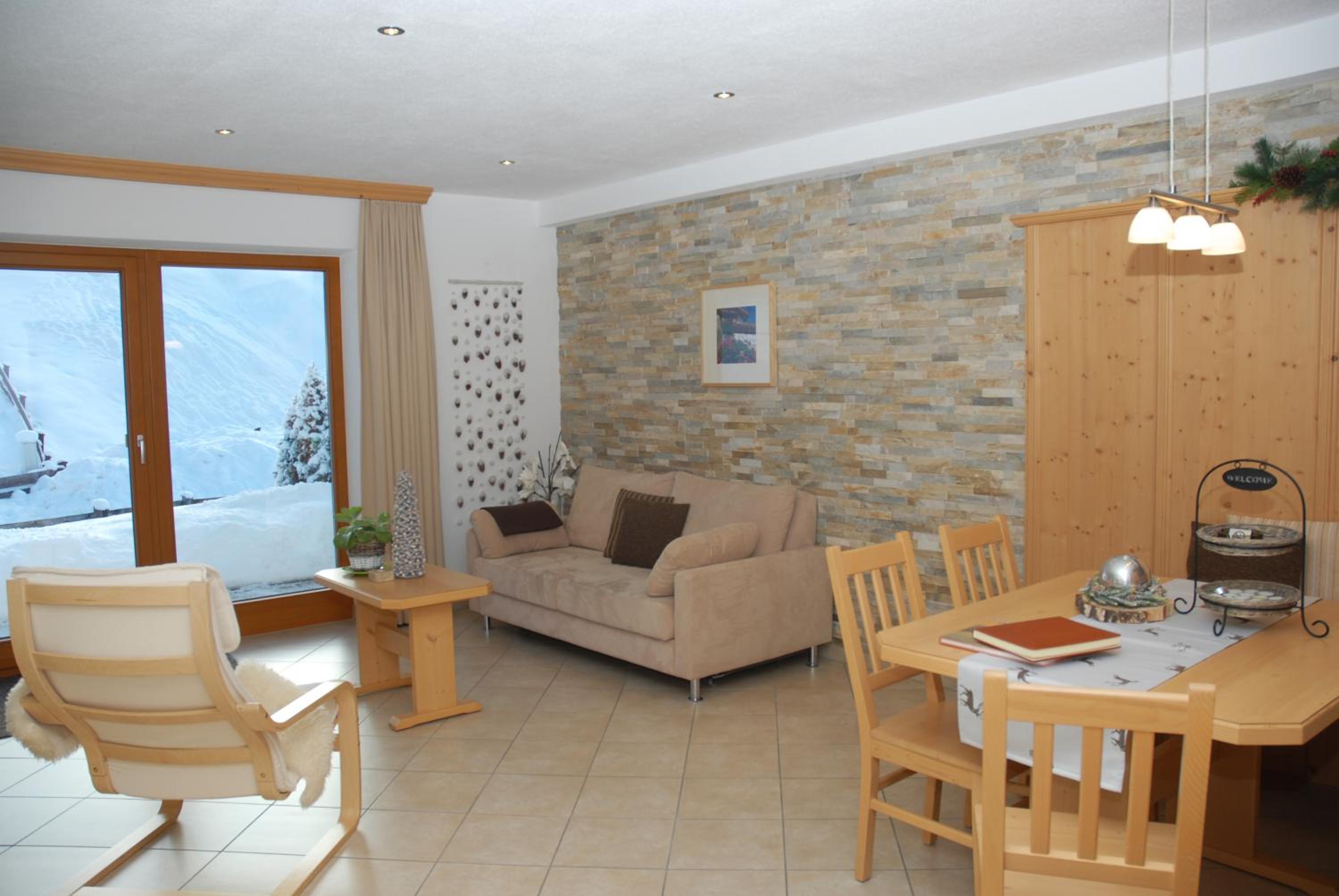 One-Bedroom Apartment with Sofa Bed photo 2