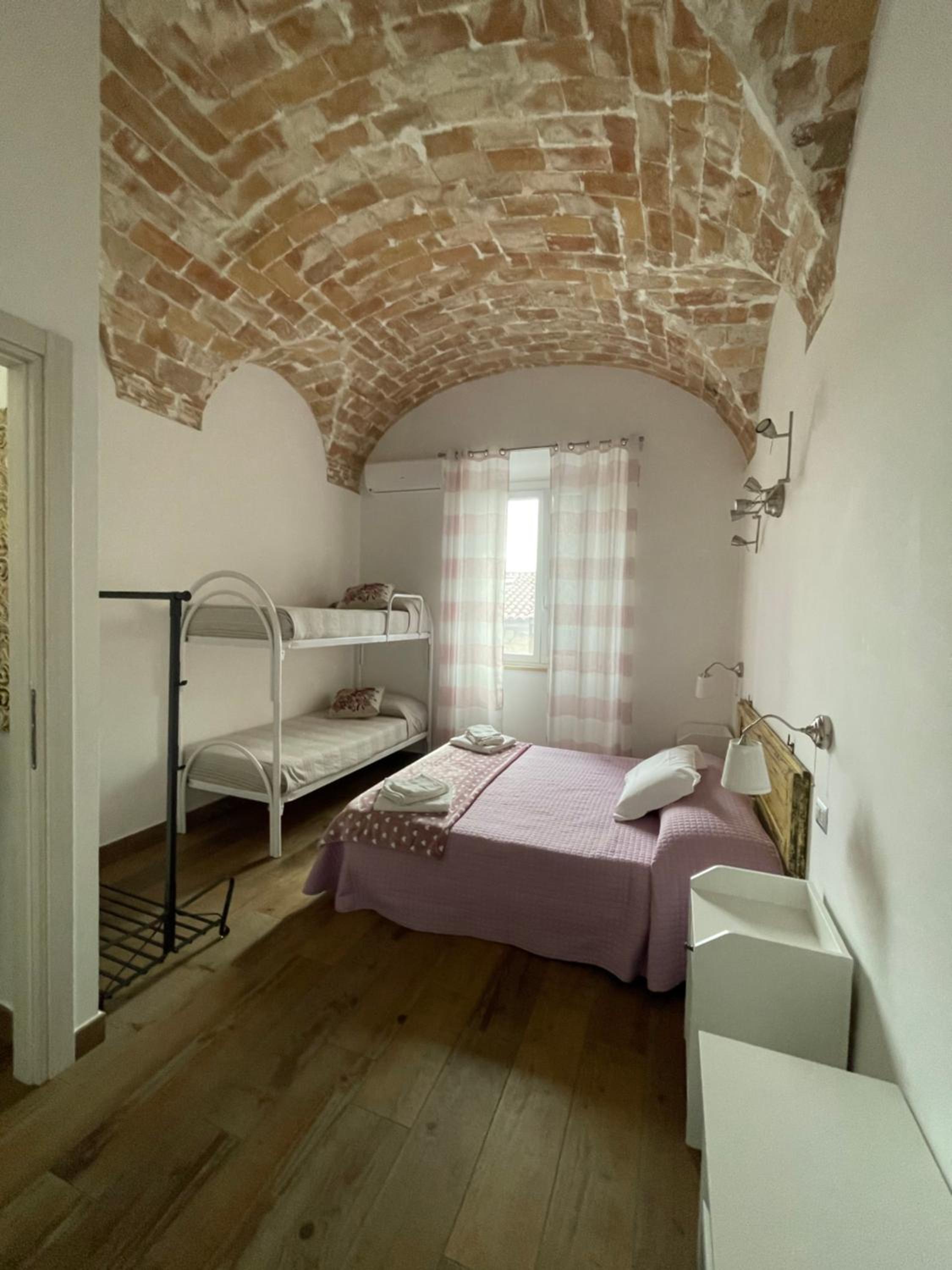 Standard King Room photo 1