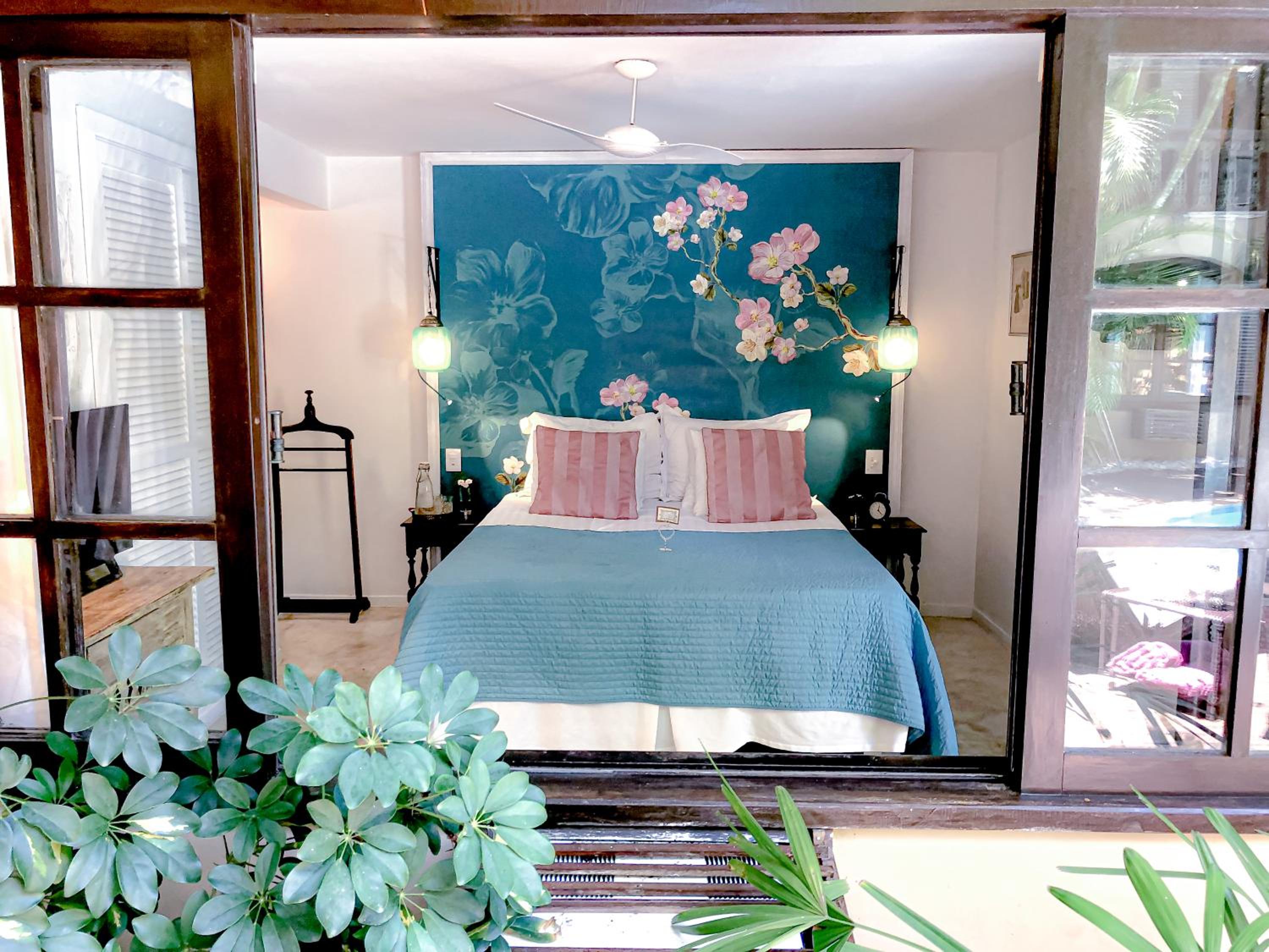 Queen Room with Pool View photo 3