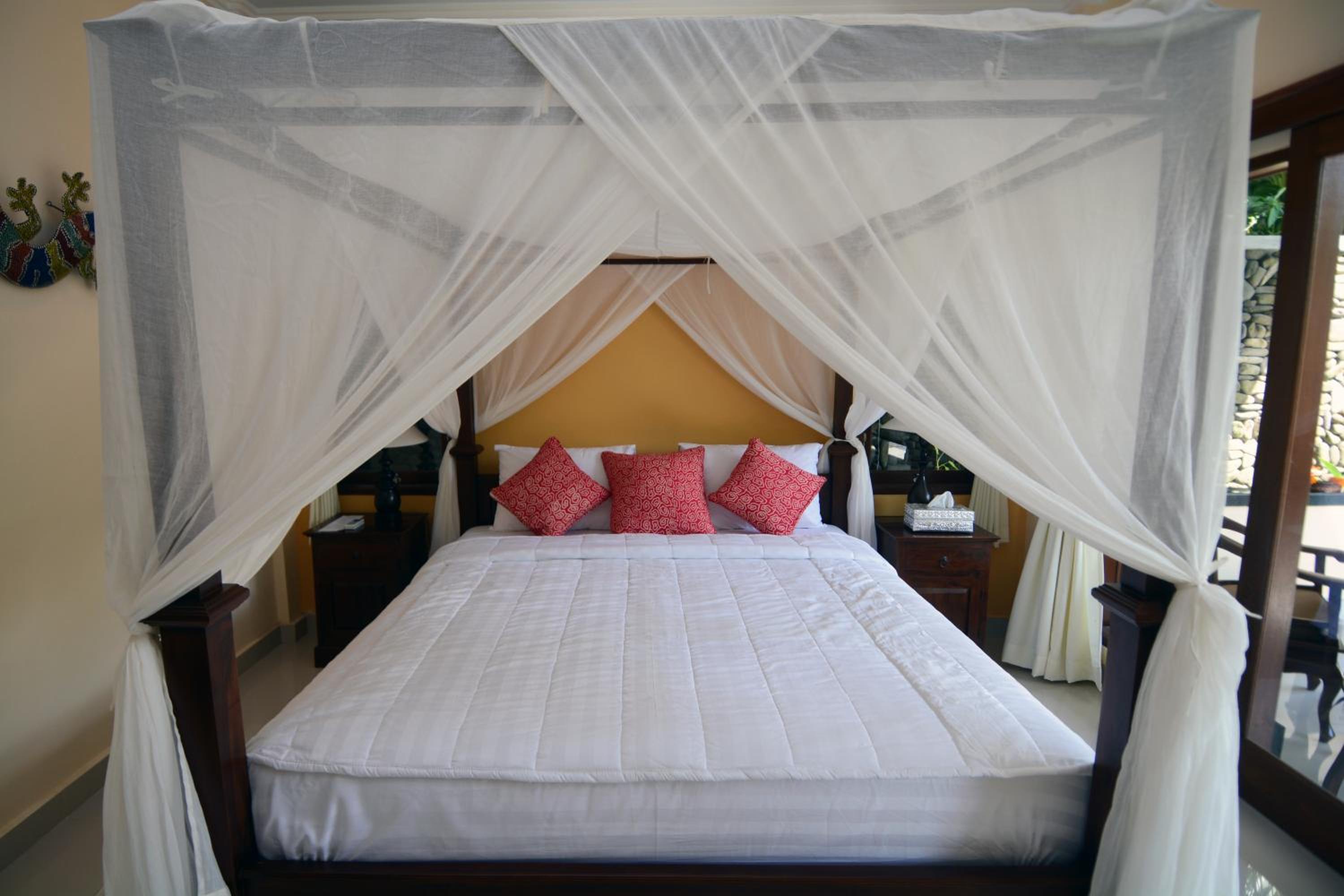Double Room with Pool View - Photo 6
