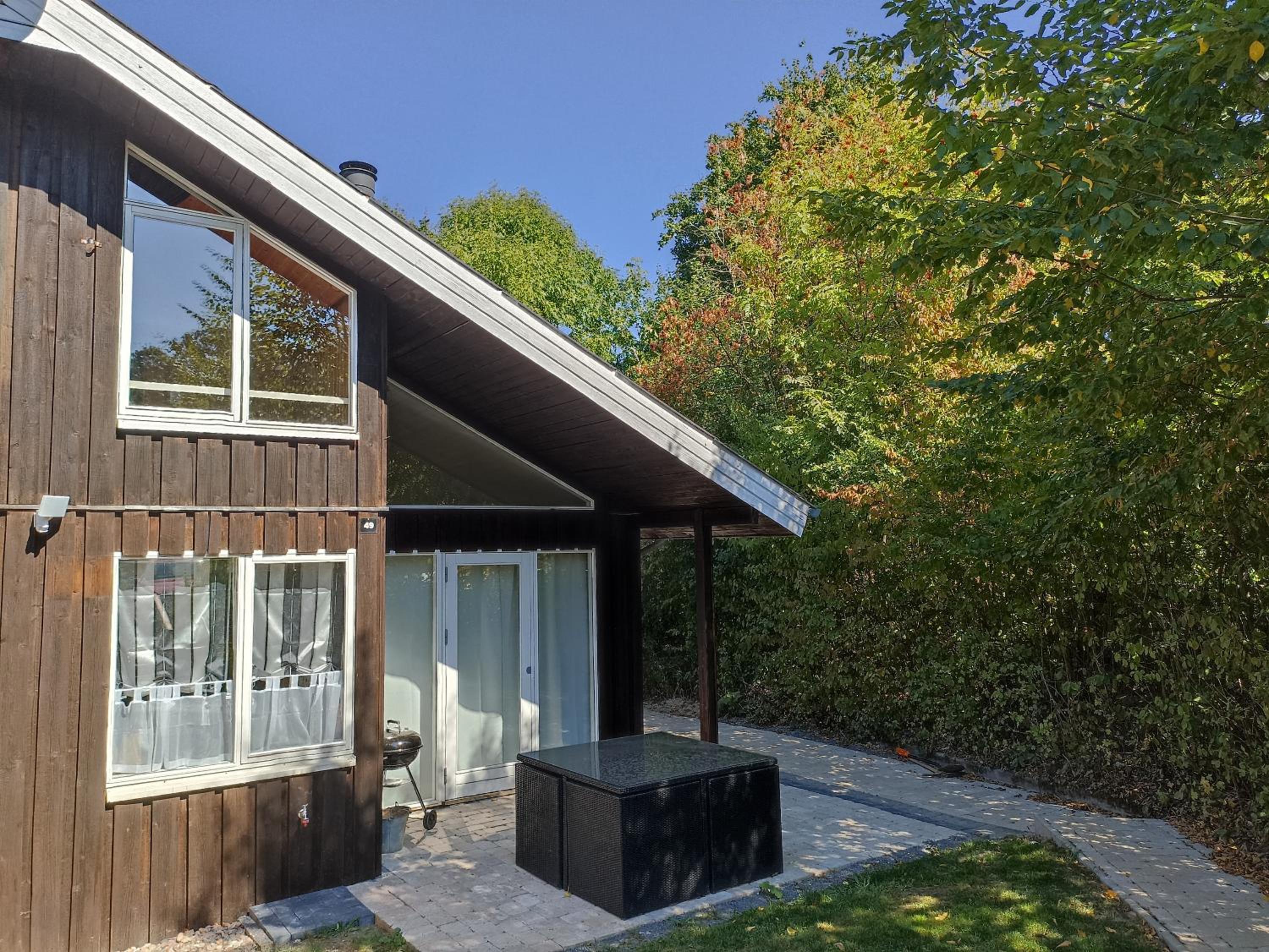 Three-Bedroom House photo 3