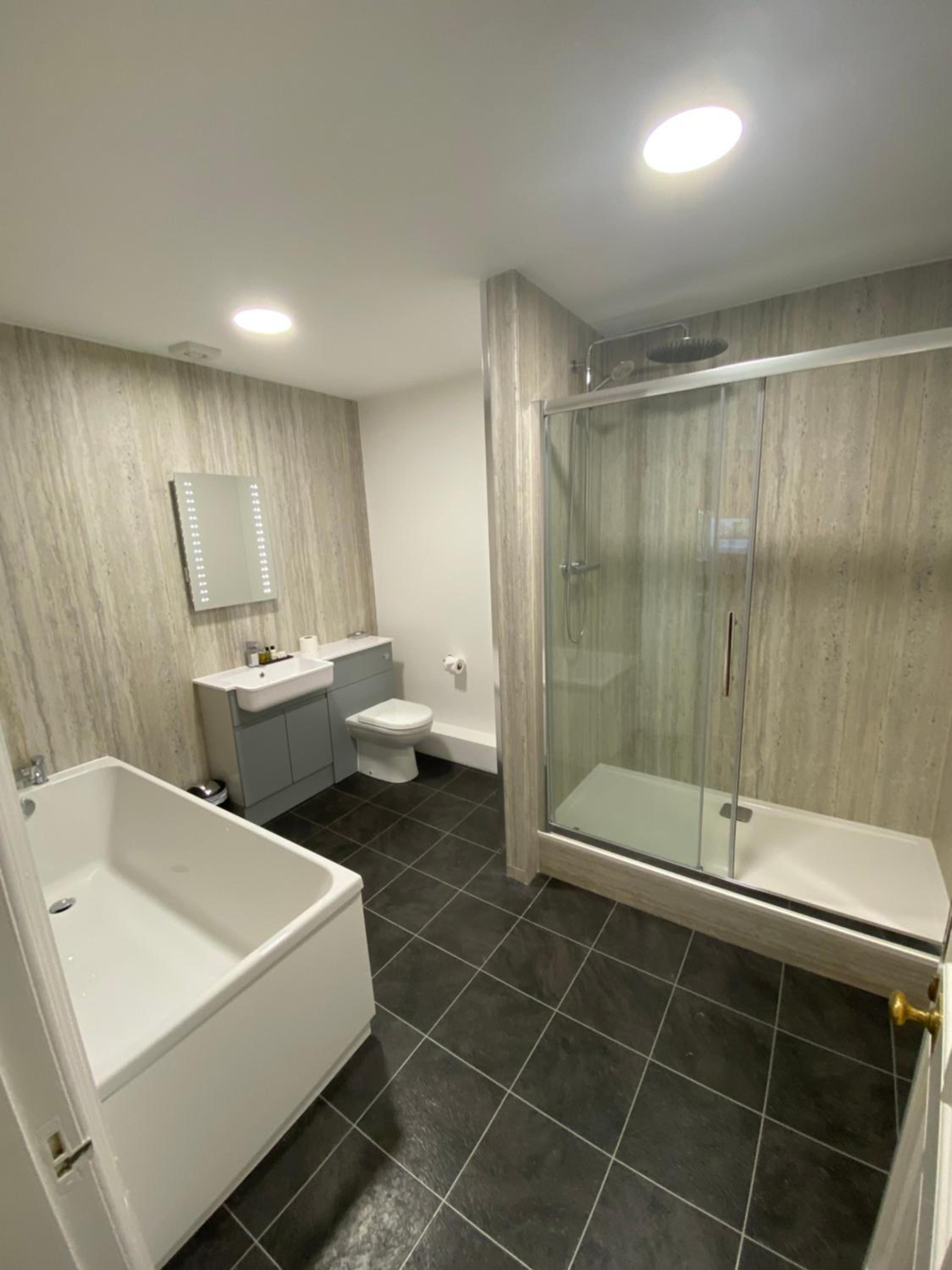 Deluxe King Room photo 3
