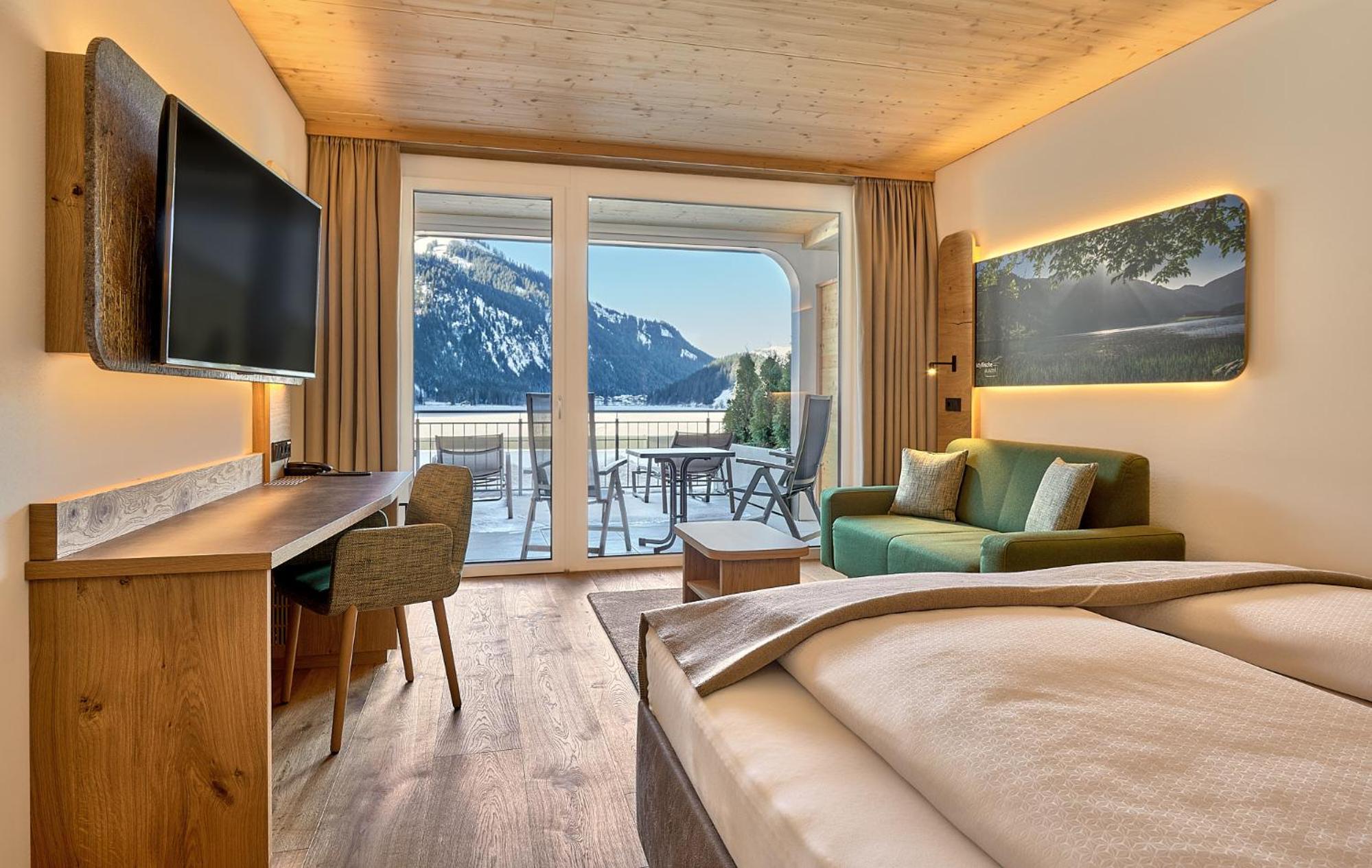 Double Room with Lake View - Photo 5