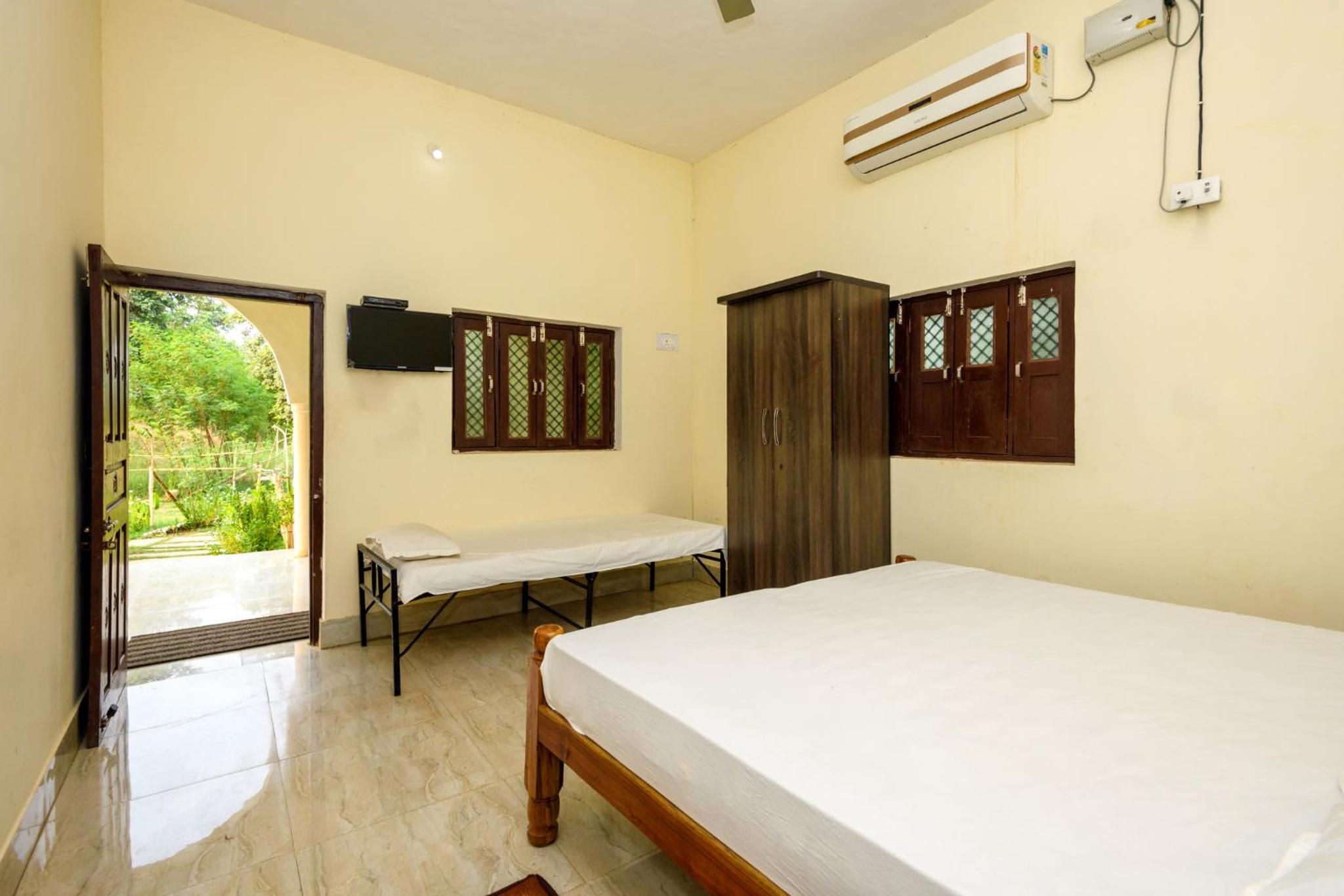 Double Room with Private Bathroom - Photo 1