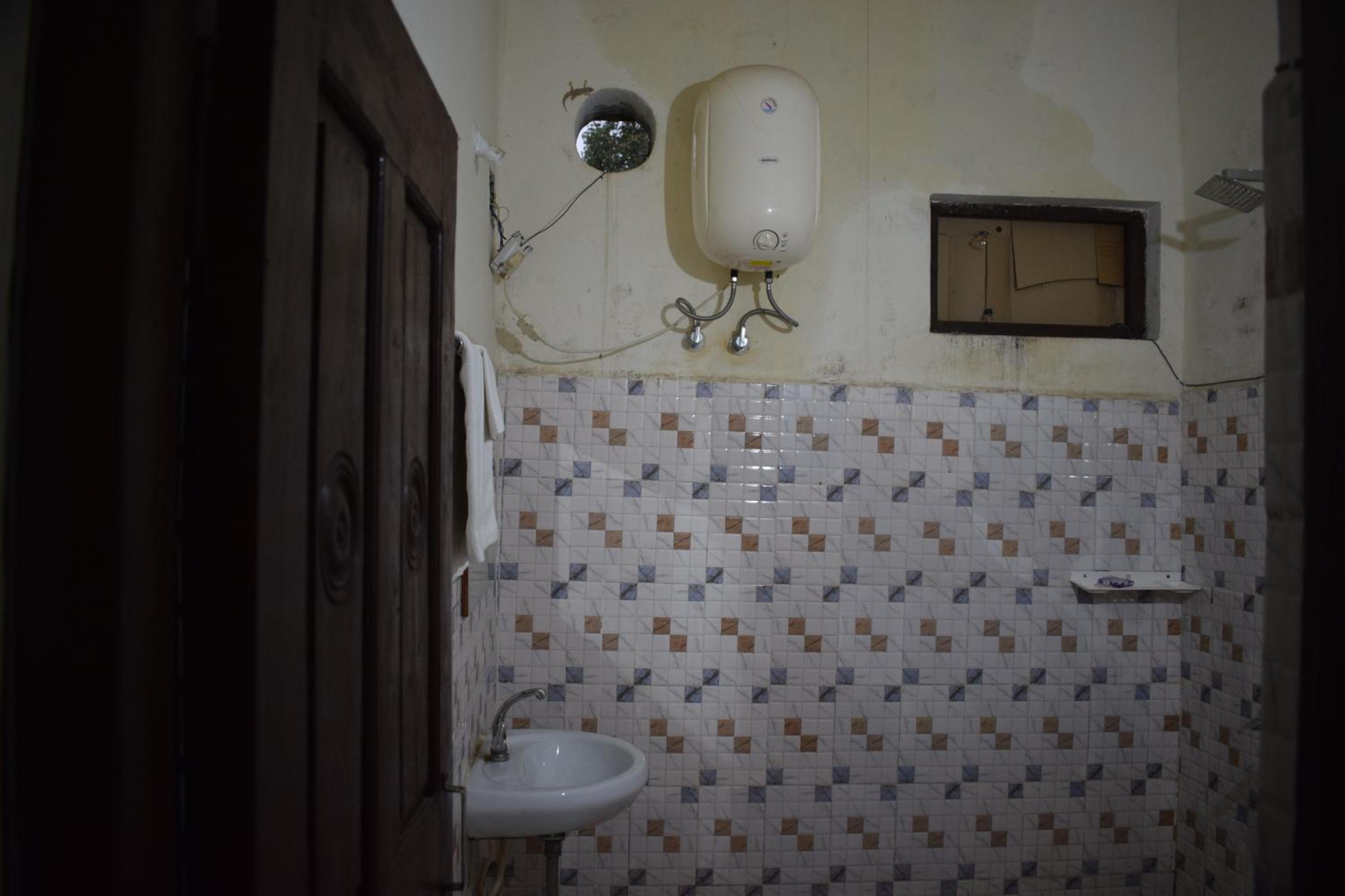 Double Room with Private Bathroom - Photo 4