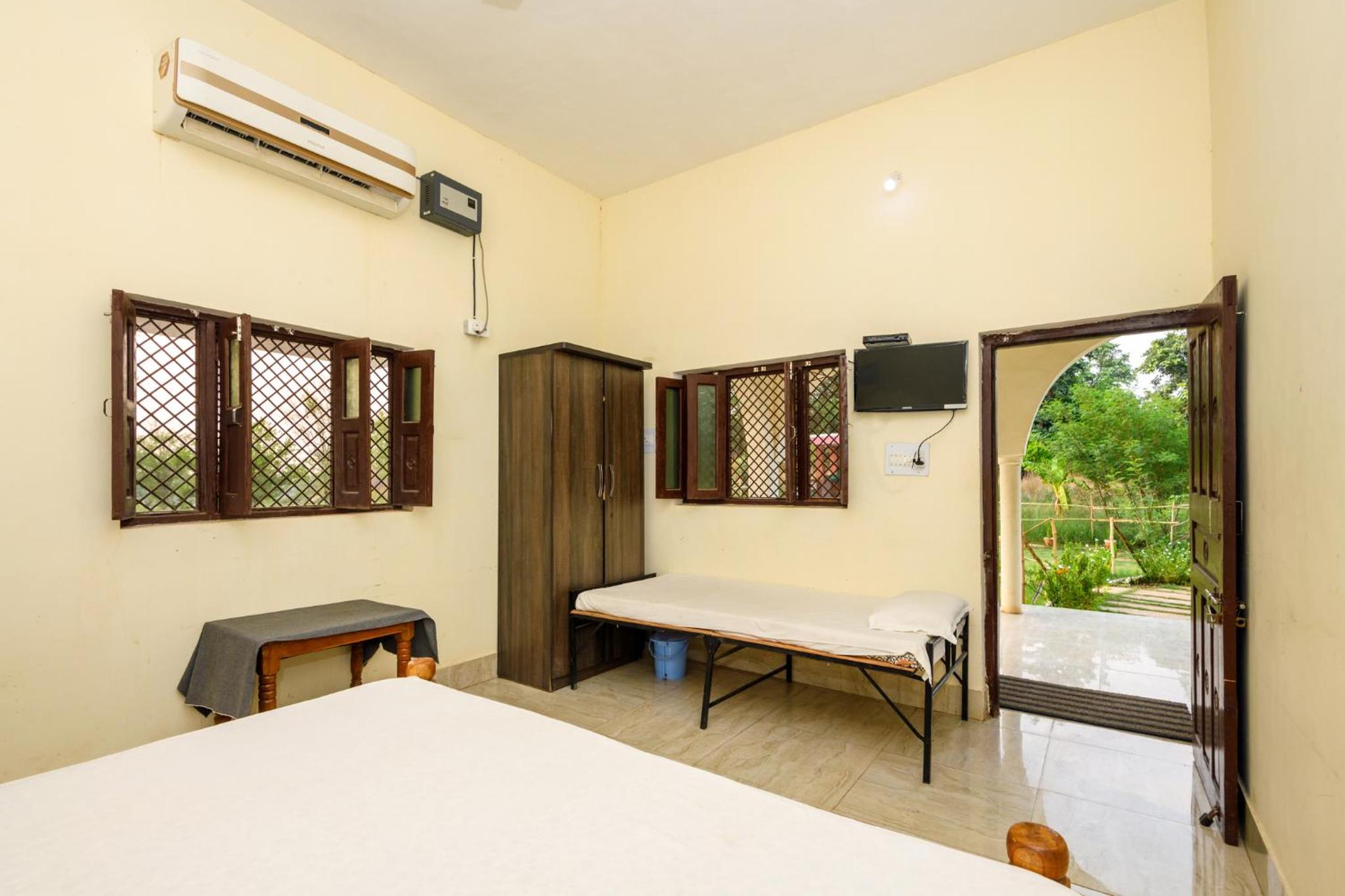 Double Room with Private Bathroom - Photo 9