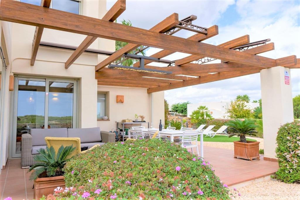 Three-Bedroom Villa photo 2