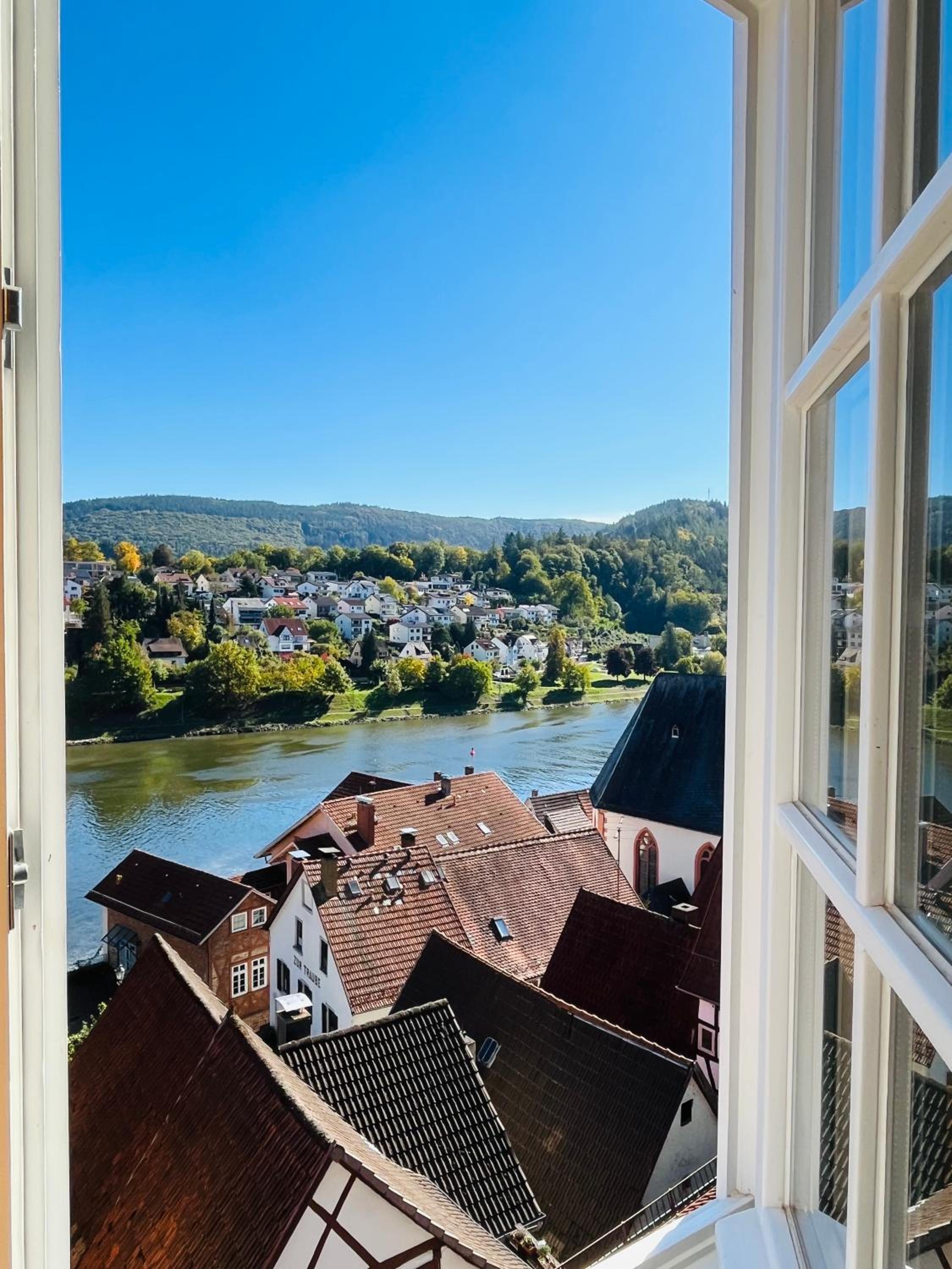 Apartment with Mountain View - Photo 7