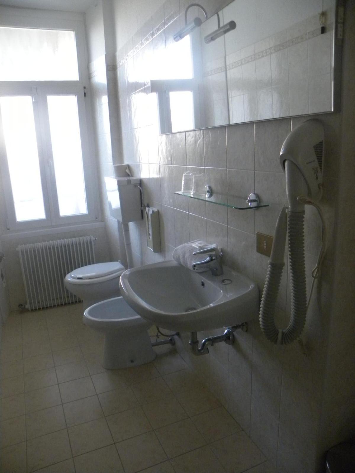 Standard Triple Room - Photo 5
