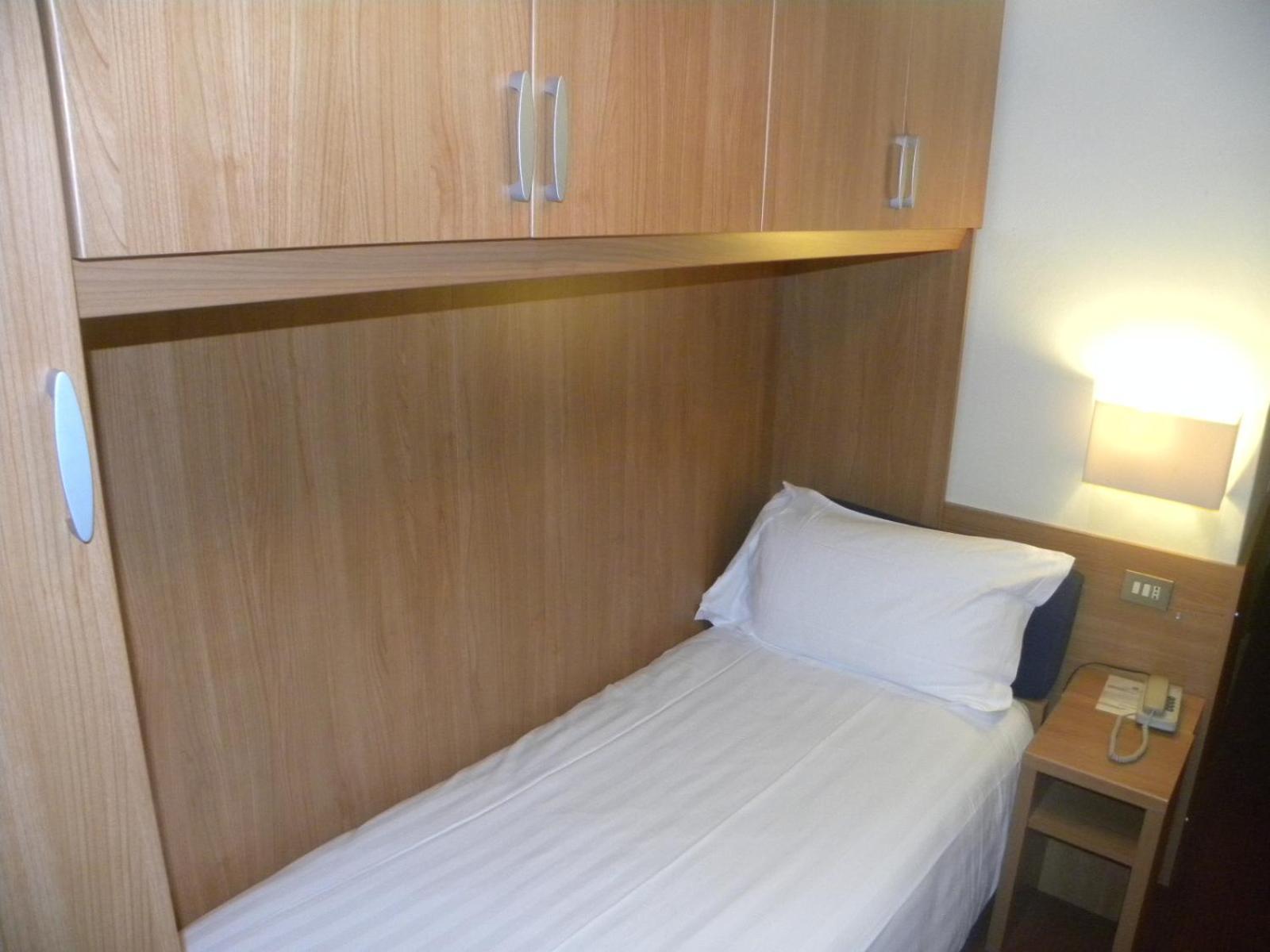 Single Room photo 3