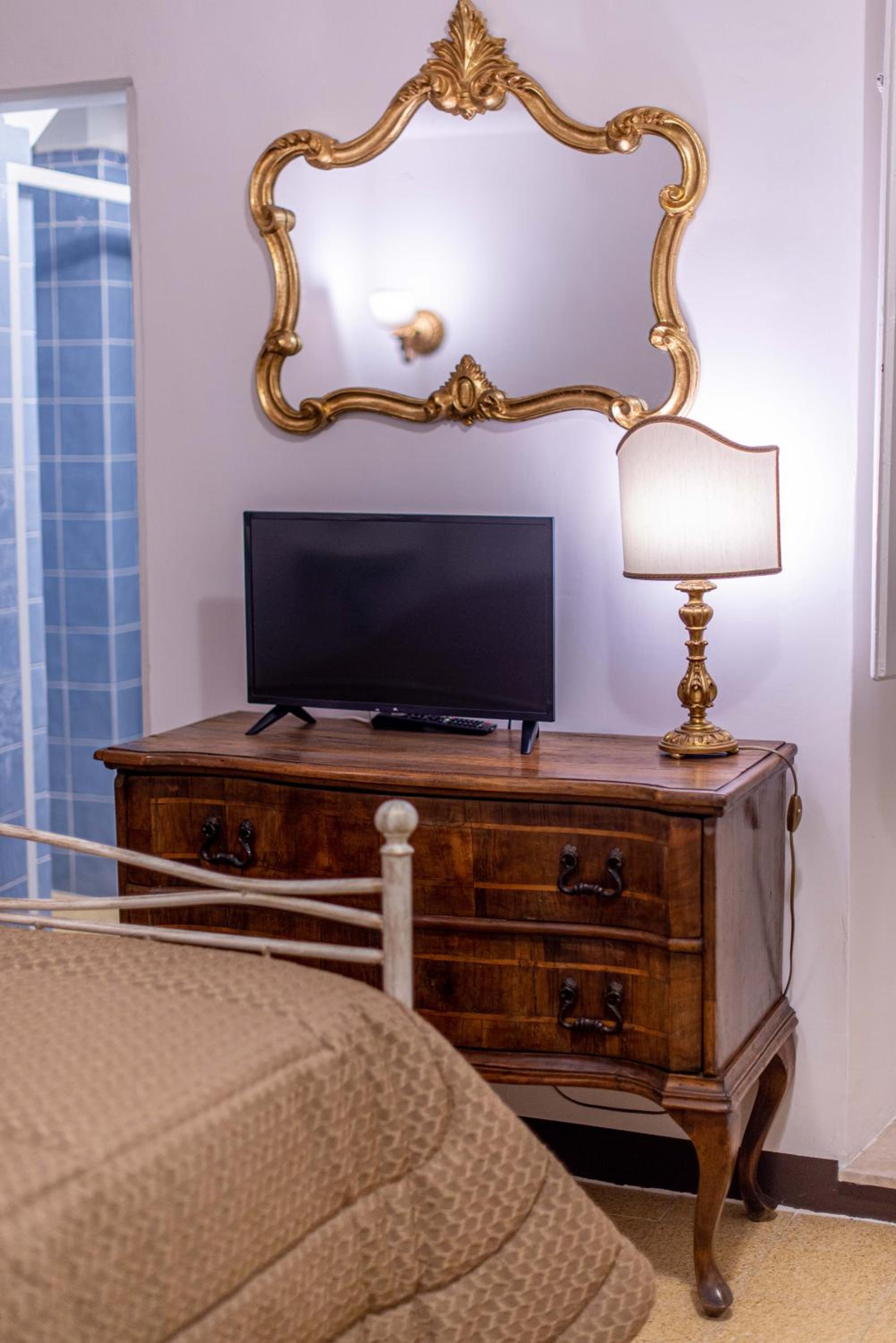 Double Room with Private Bathroom photo 1