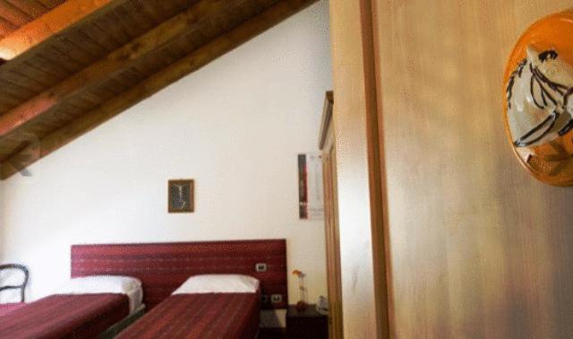 Twin Room - Photo 3