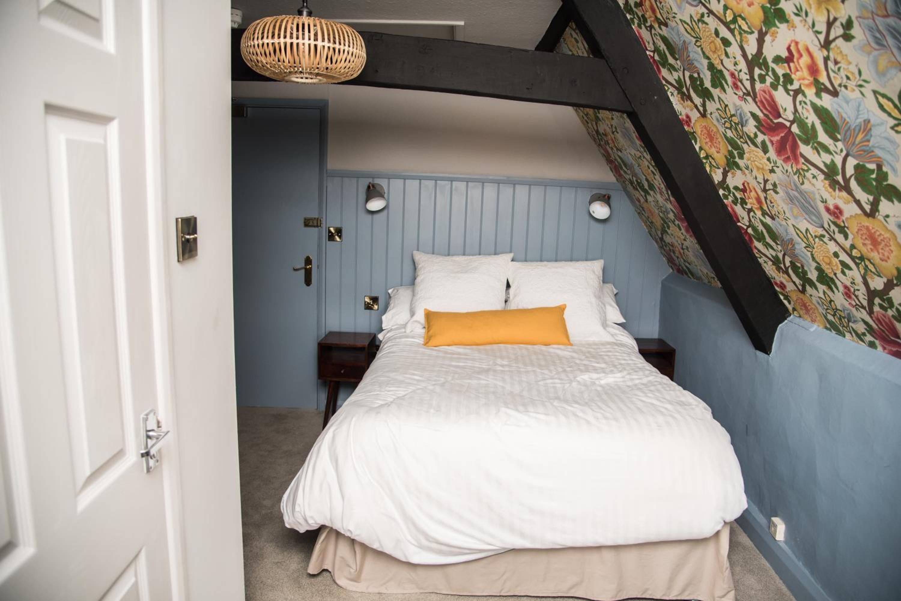 Double Room with Private Bathroom - Photo 8