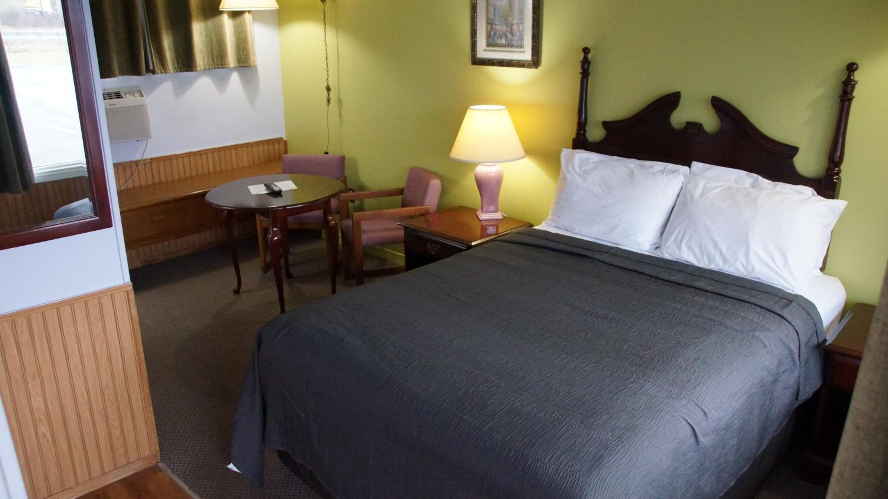 Standard Queen Room photo 2