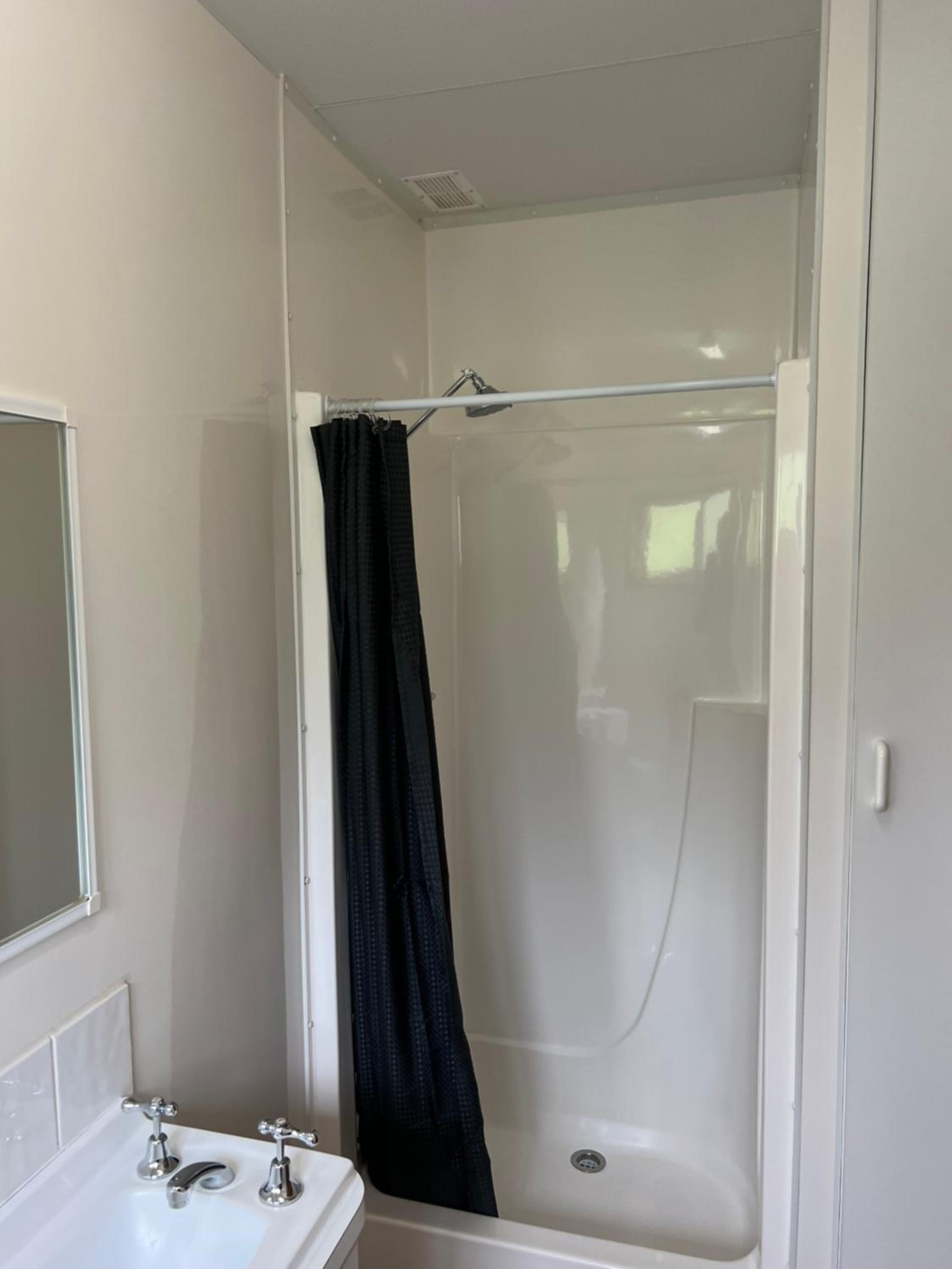 Self Contained Two Bedroom Cabin - Sleeps 6 - Photo 4