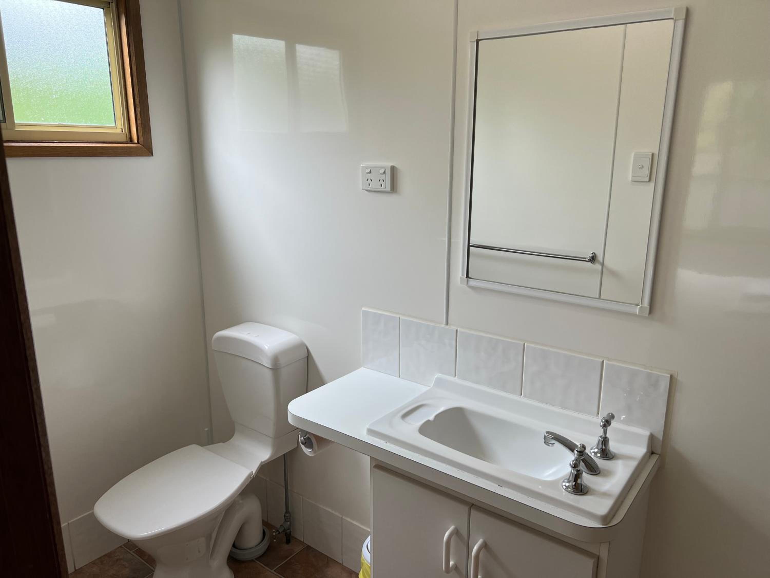Self Contained Two Bedroom Cabin - Sleeps 6 - Photo 5