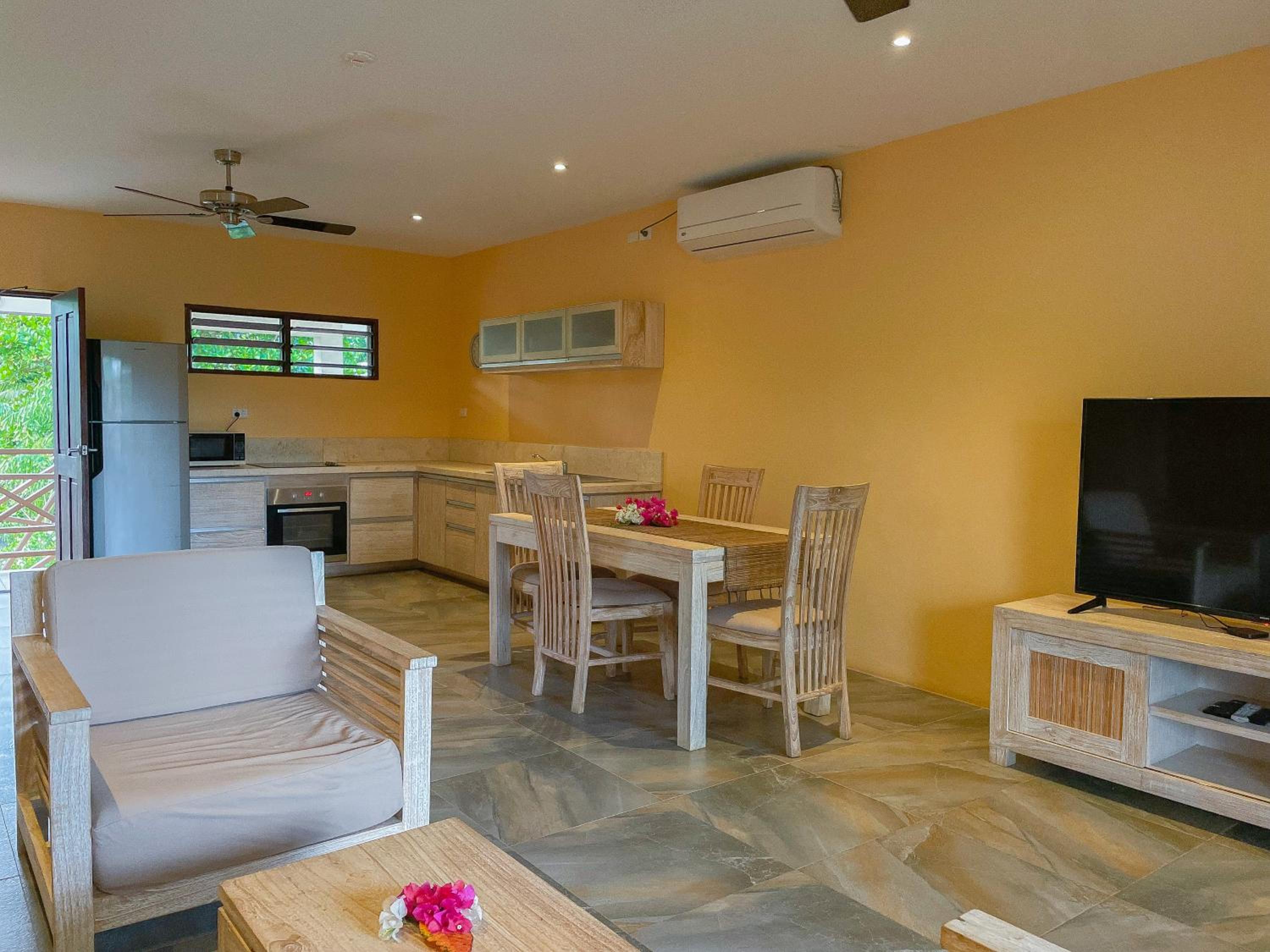 Two-Bedroom Apartment with Ocean View - Photo 8