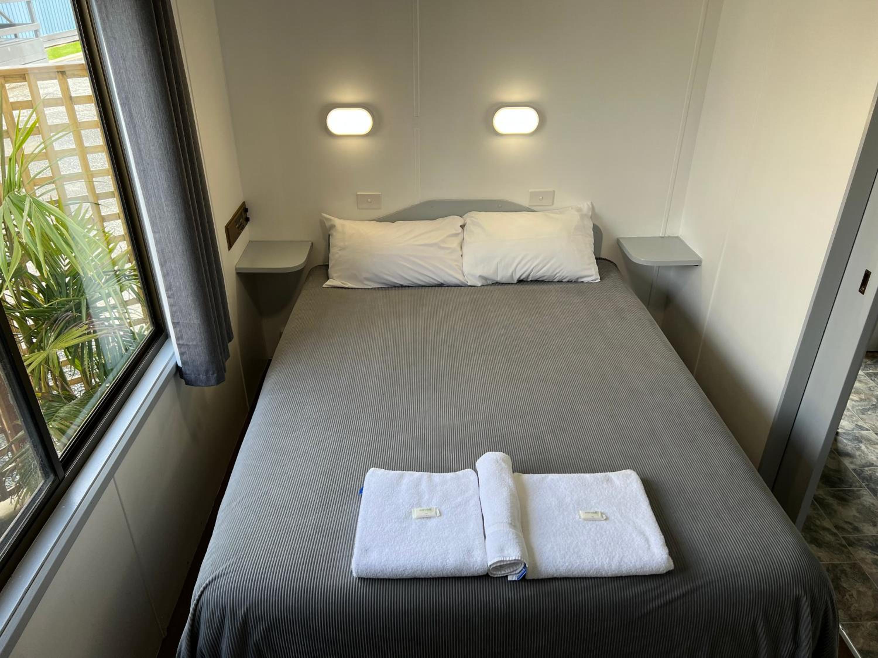 Self Contained Two Bedroom Cabin - Sleeps 6 - Photo 10