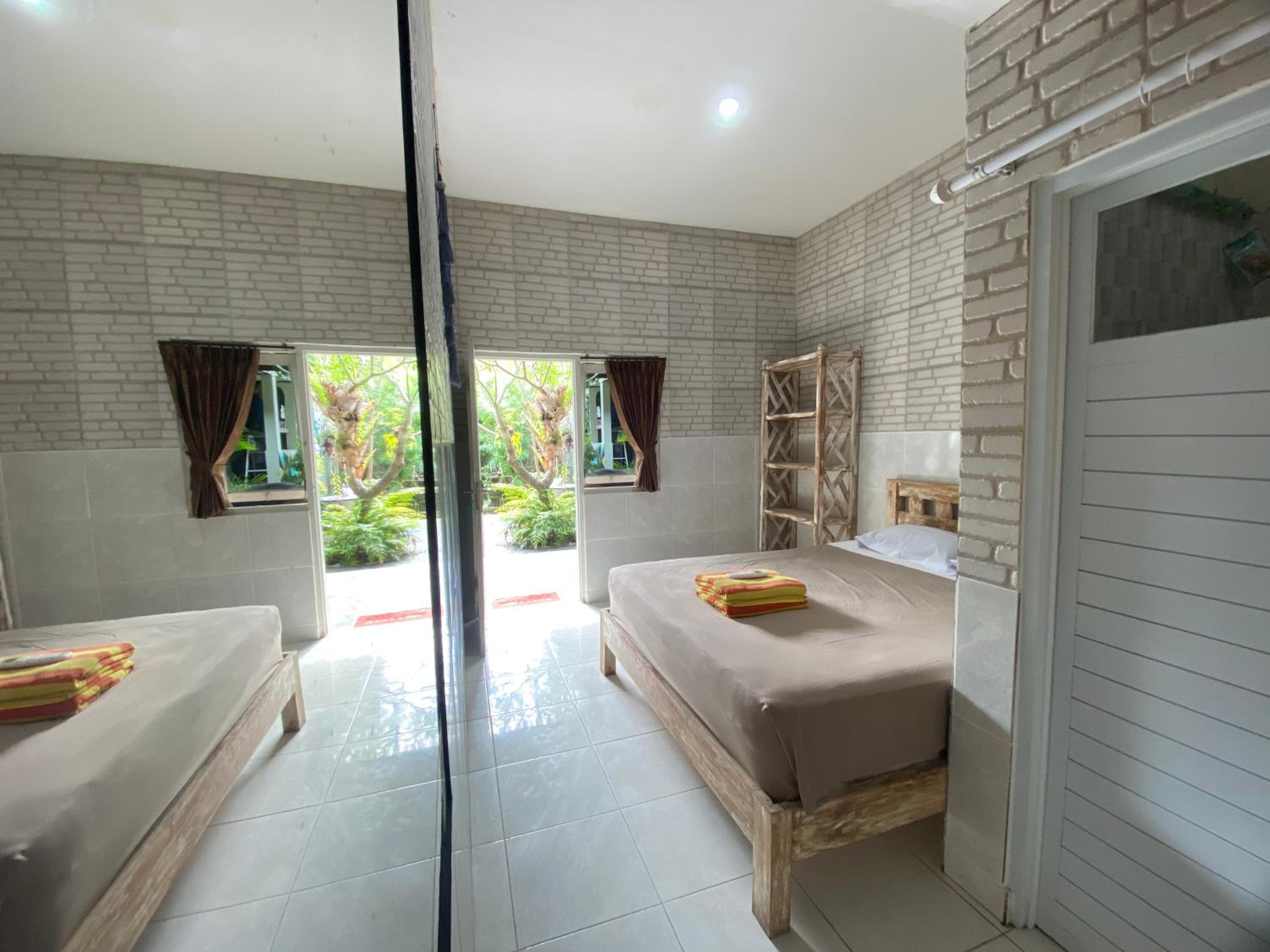 Economy Double Room - Photo 9