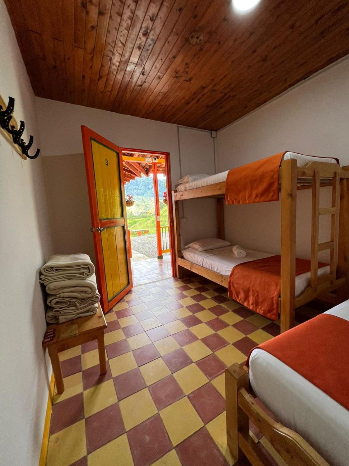 Quadruple Room with Private Bathroom photo 2