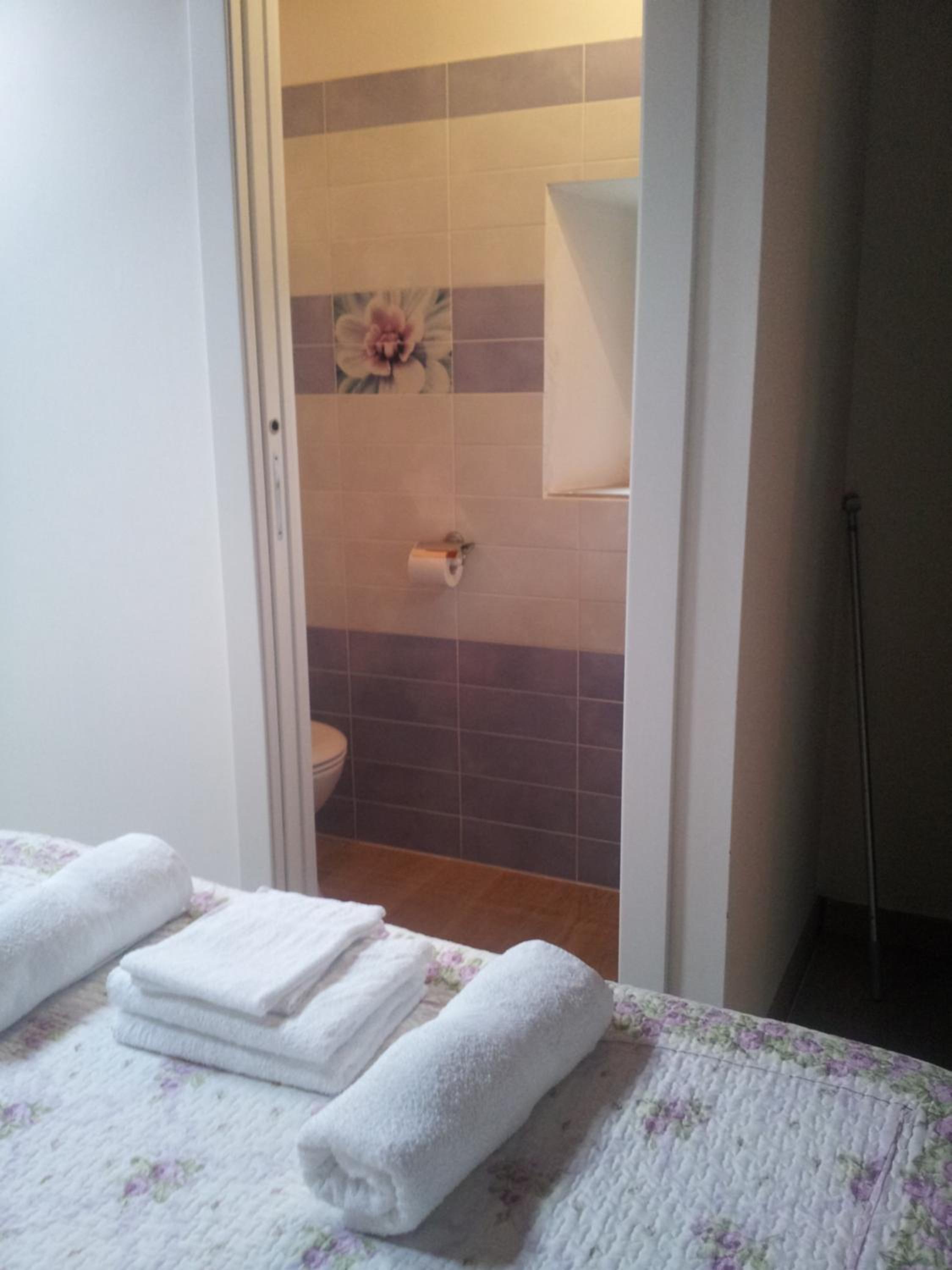 Double Room with Private Bathroom photo 3