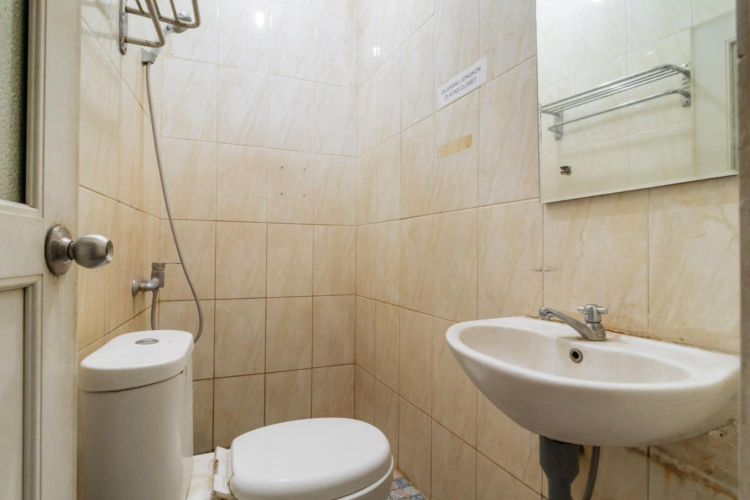 Standard Double Room - Photo 7