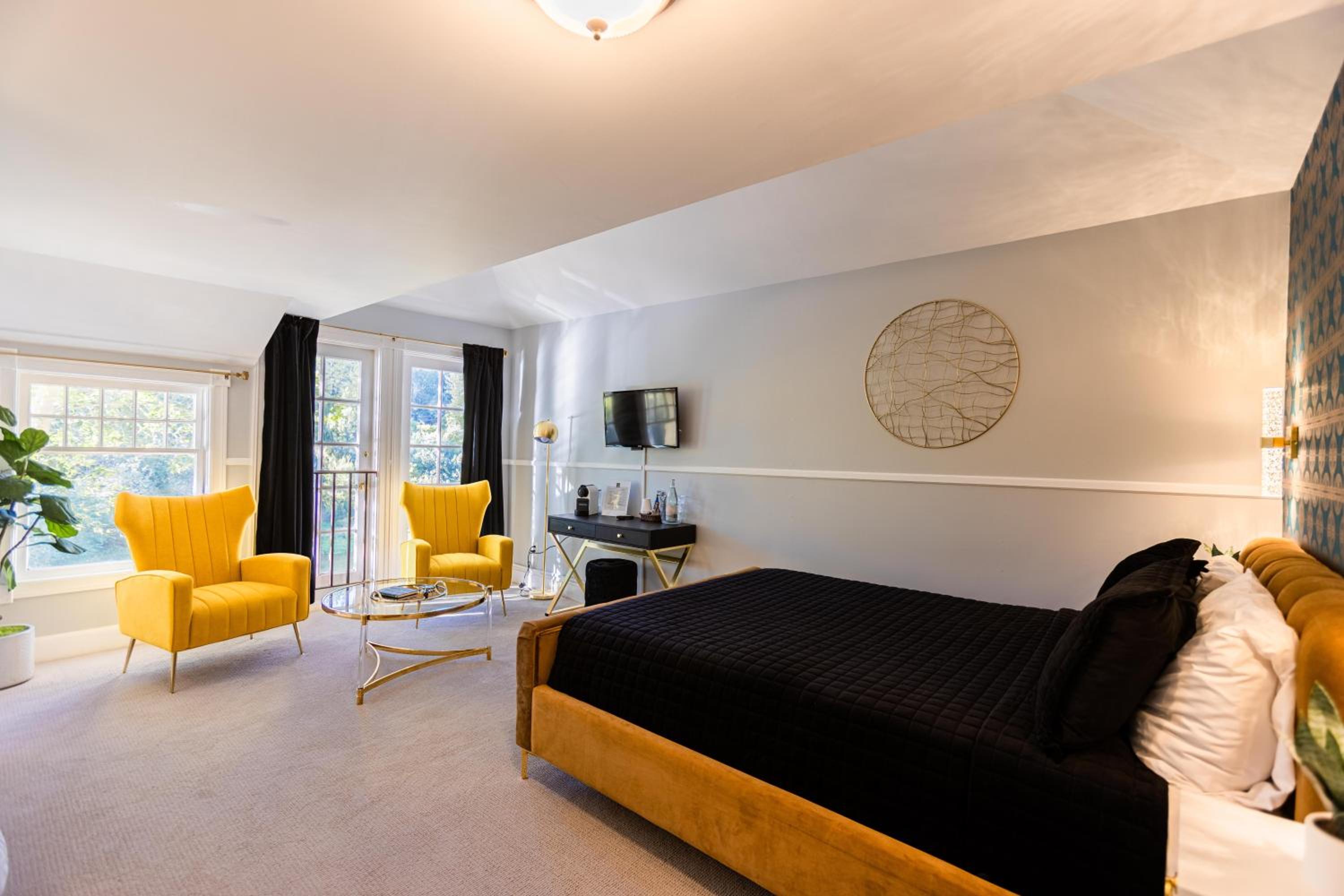 Queen Room photo 1