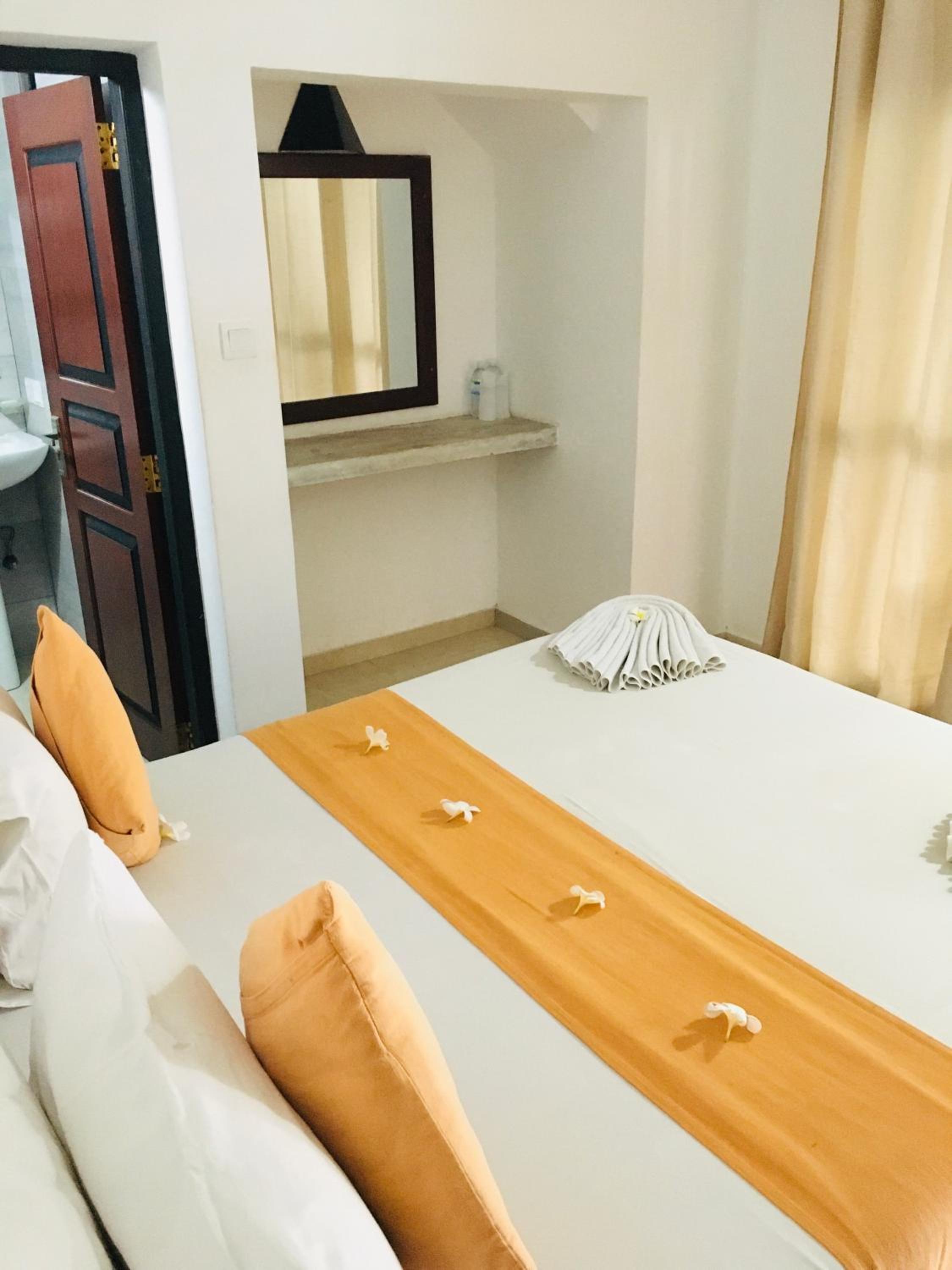 Small Double Room (No TV) photo 1