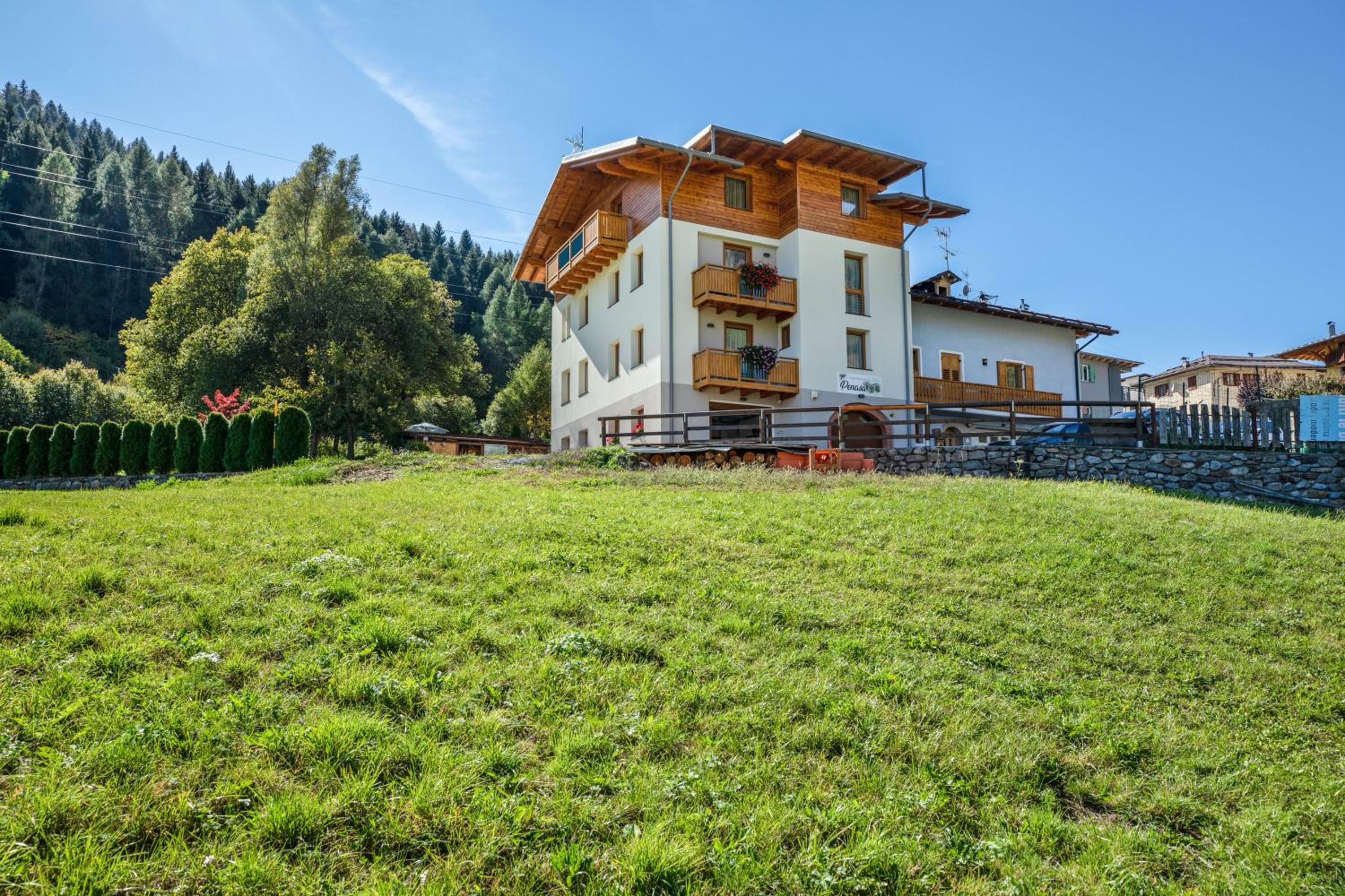 Two-Bedroom Deluxe Apartment with Garden View photo 2