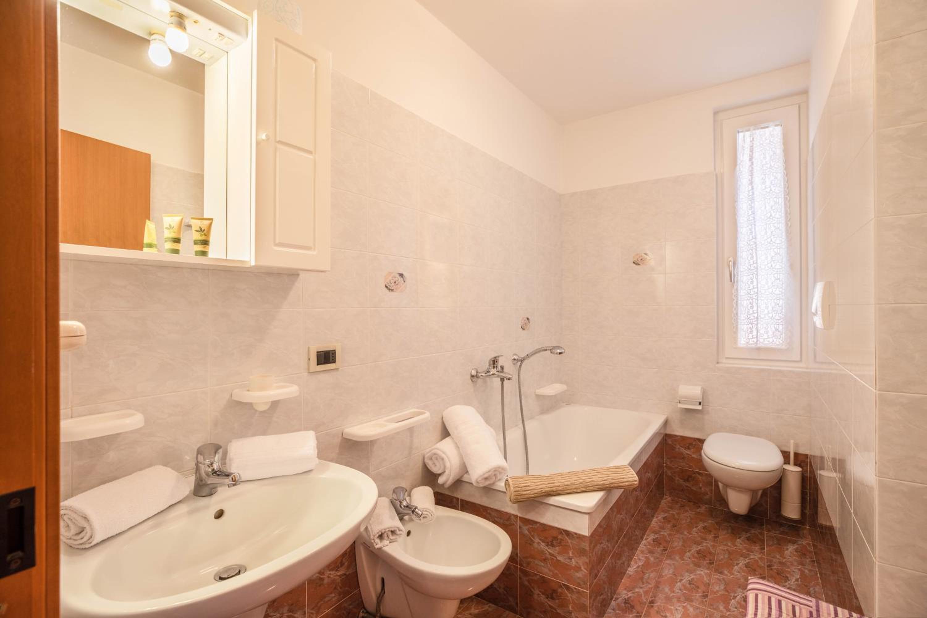 Two-Bedroom Deluxe Apartment with Garden View photo 3