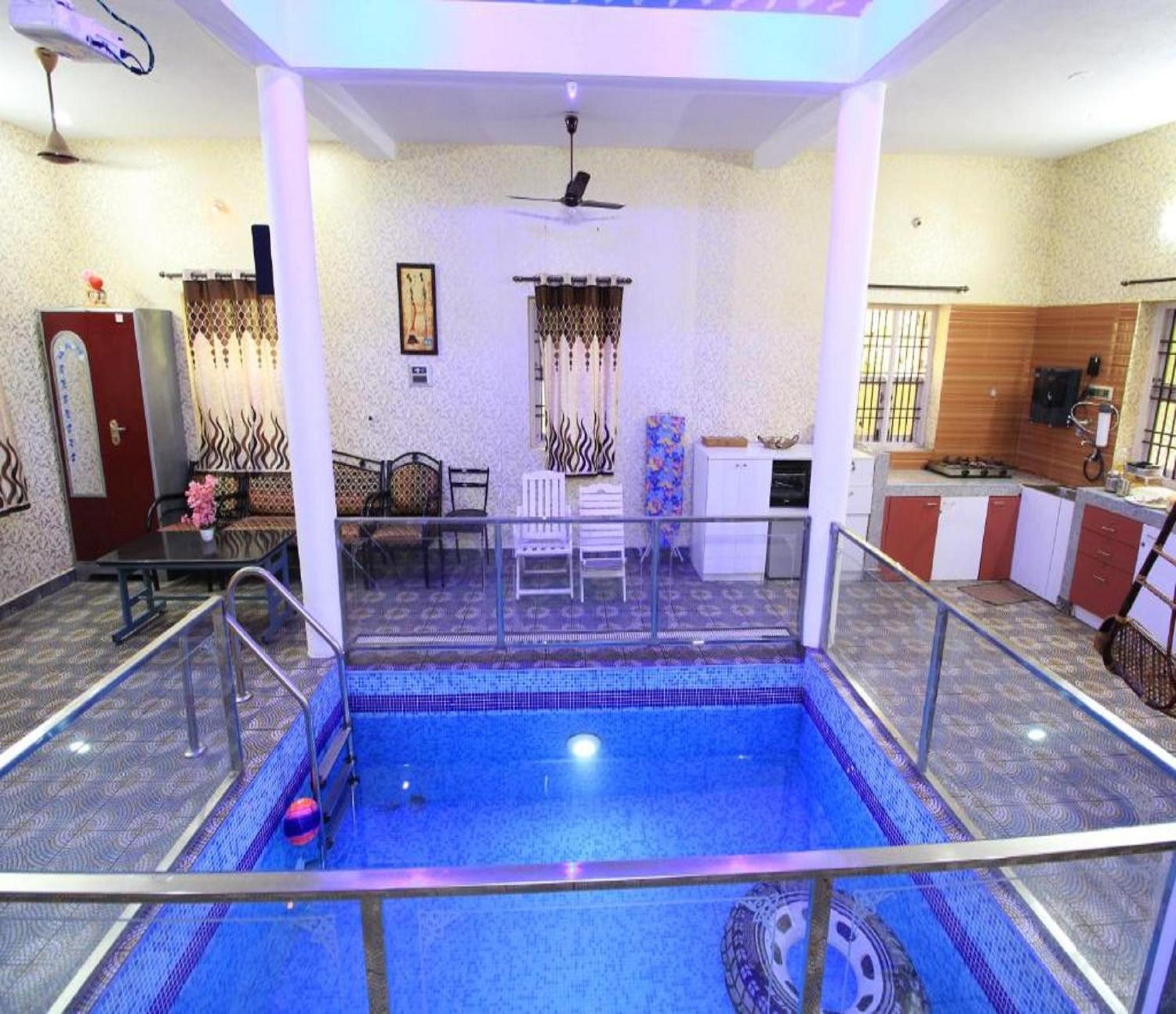 Villa with Private Pool - Photo 17