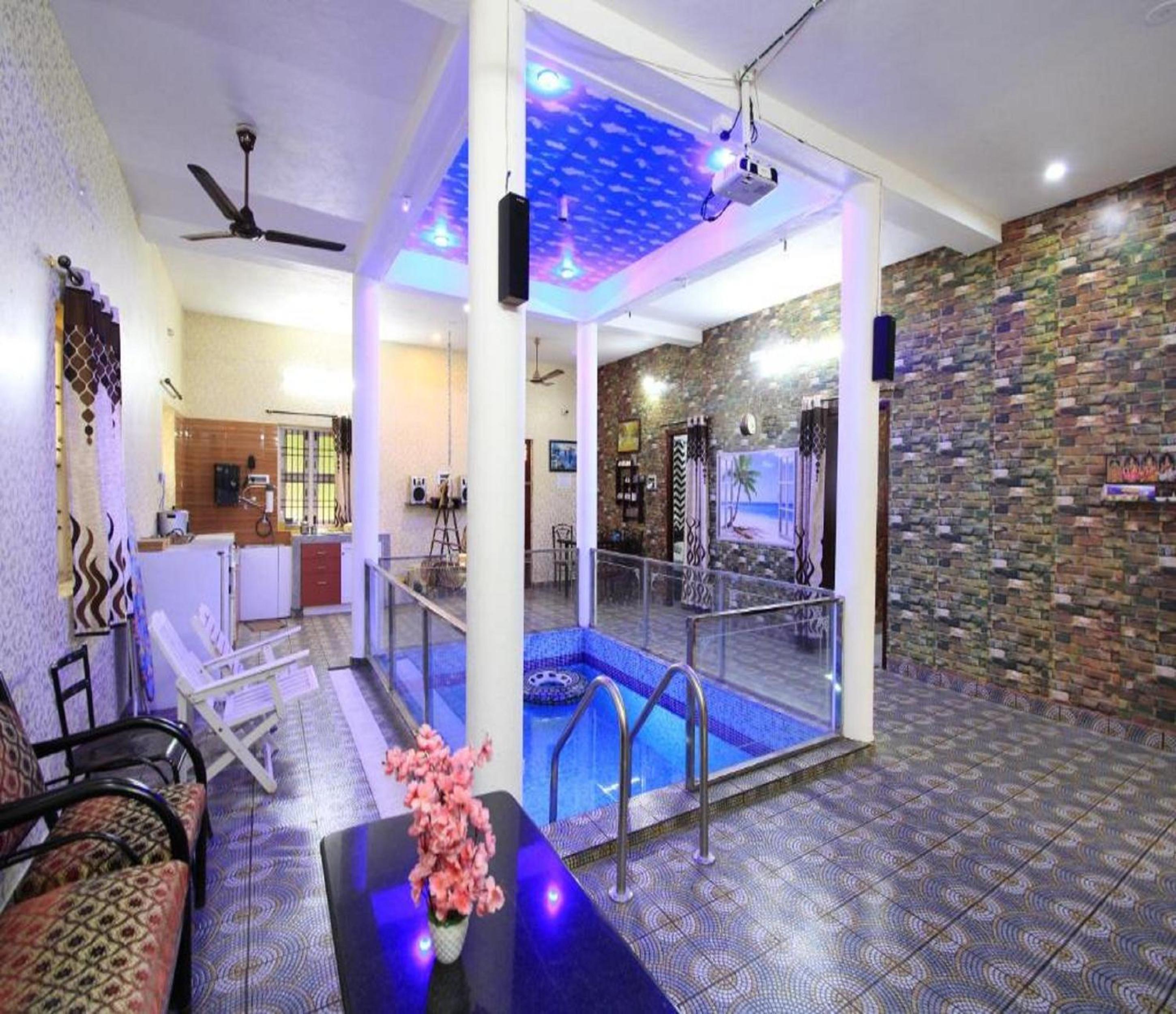 Villa with Private Pool - Photo 4