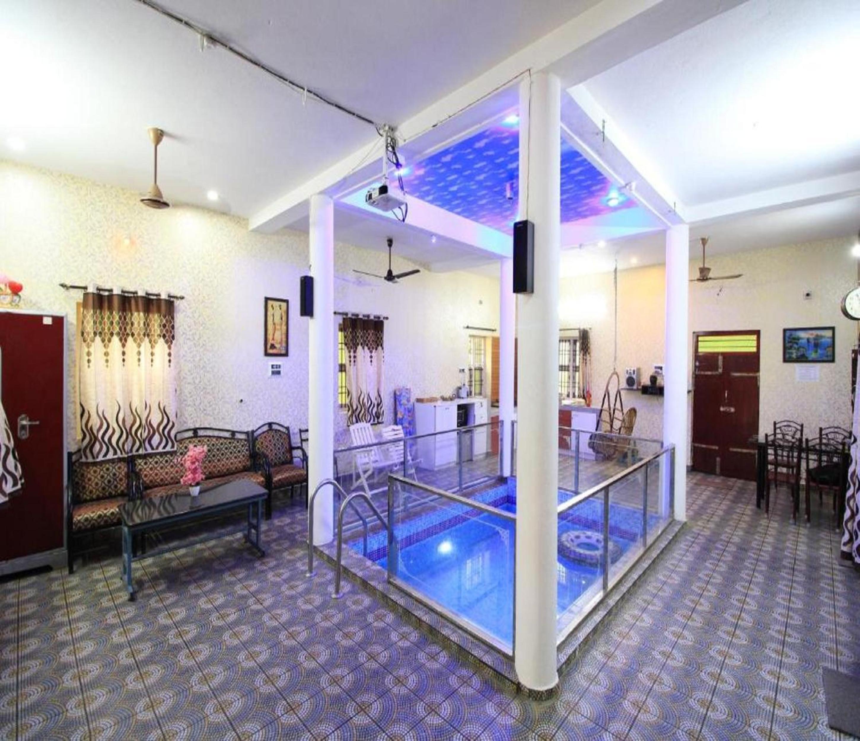 Villa with Private Pool - Photo 5